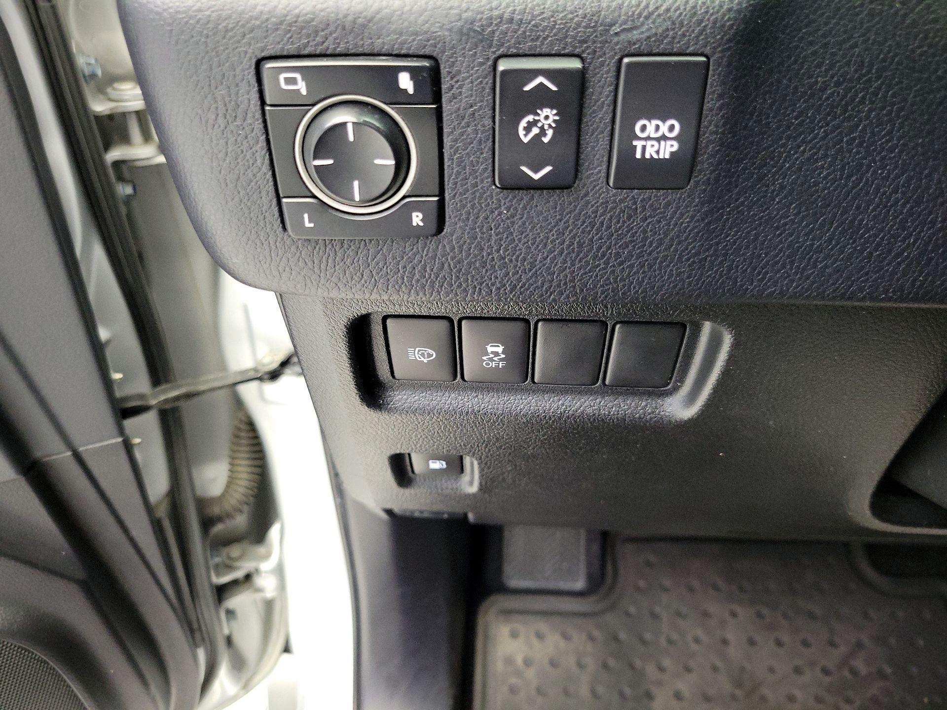 Thumbnail: 2016 Lexus GX - 13