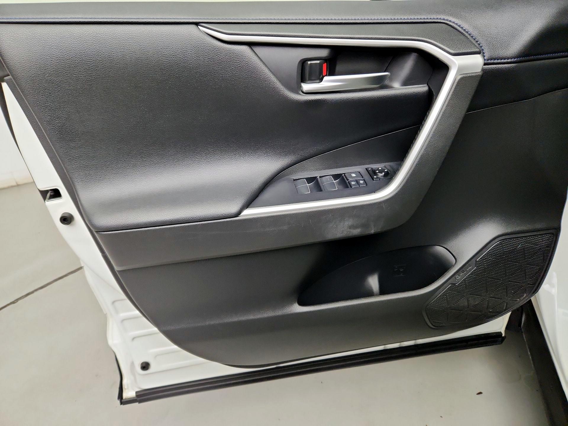 Thumbnail: 2020 Toyota RAV4 - 12