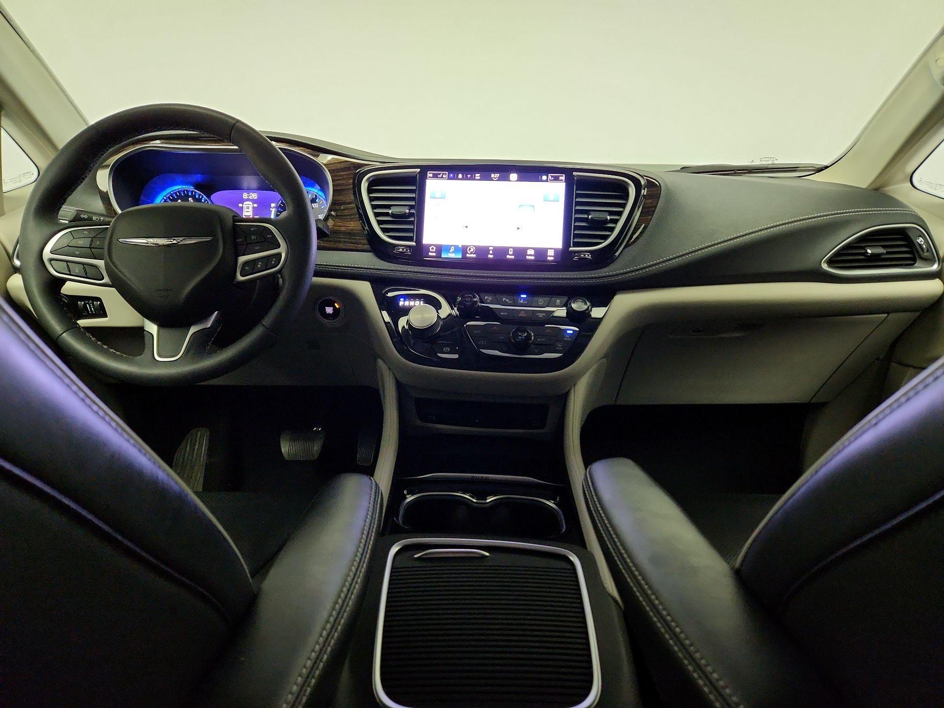 Thumbnail: 2022 Chrysler Pacifica - 9