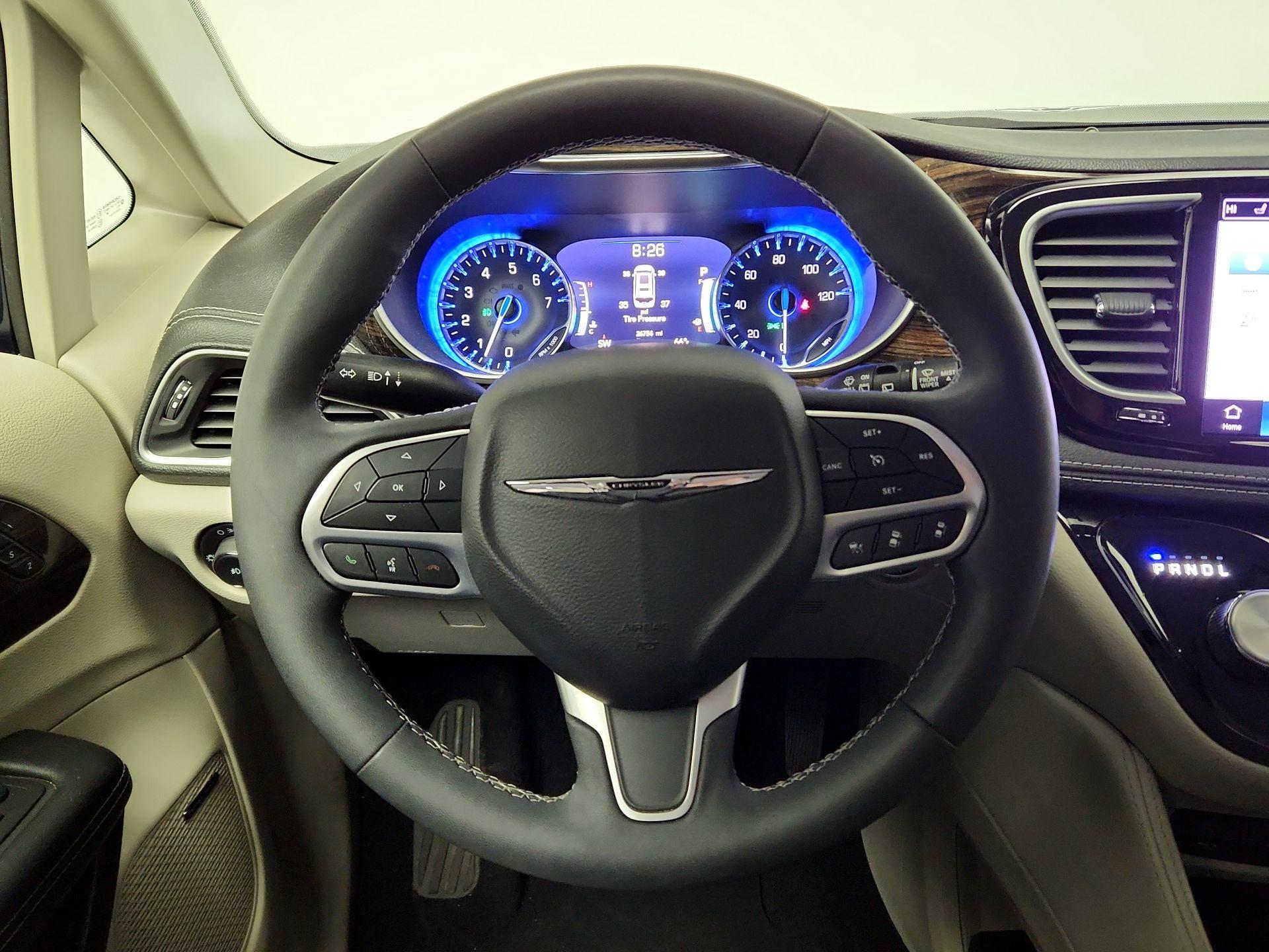 Thumbnail: 2022 Chrysler Pacifica - 10