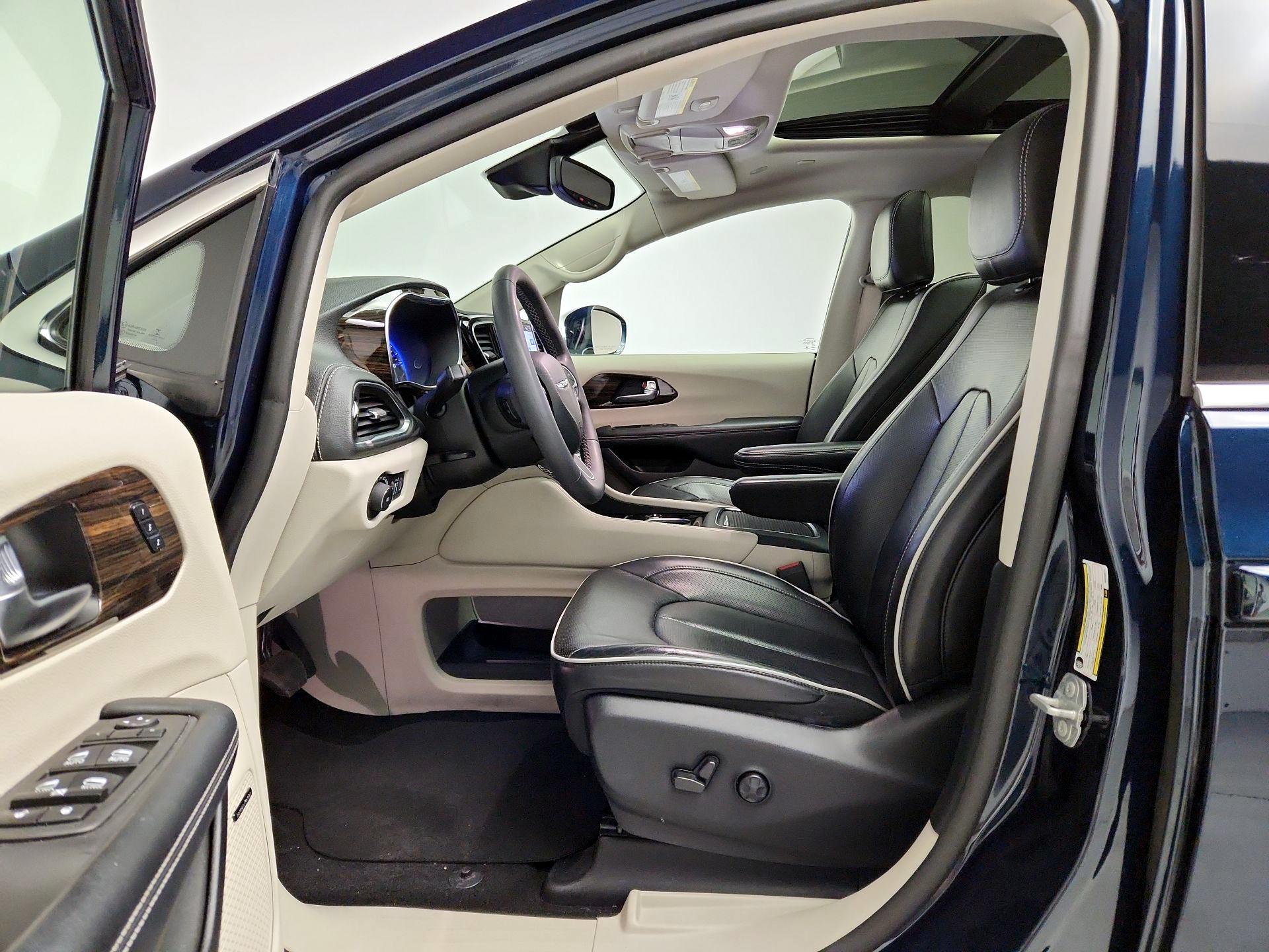 Thumbnail: 2022 Chrysler Pacifica - 11