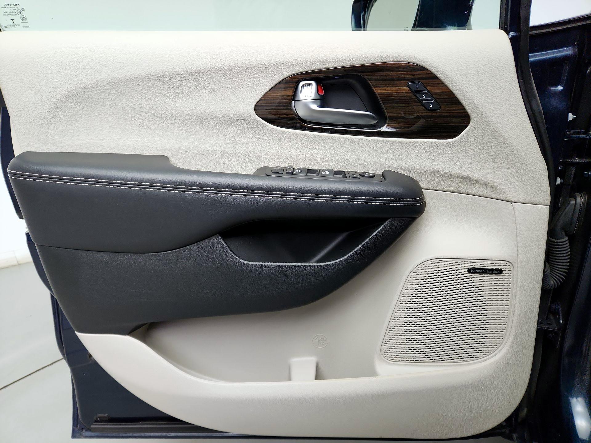 Thumbnail: 2022 Chrysler Pacifica - 12