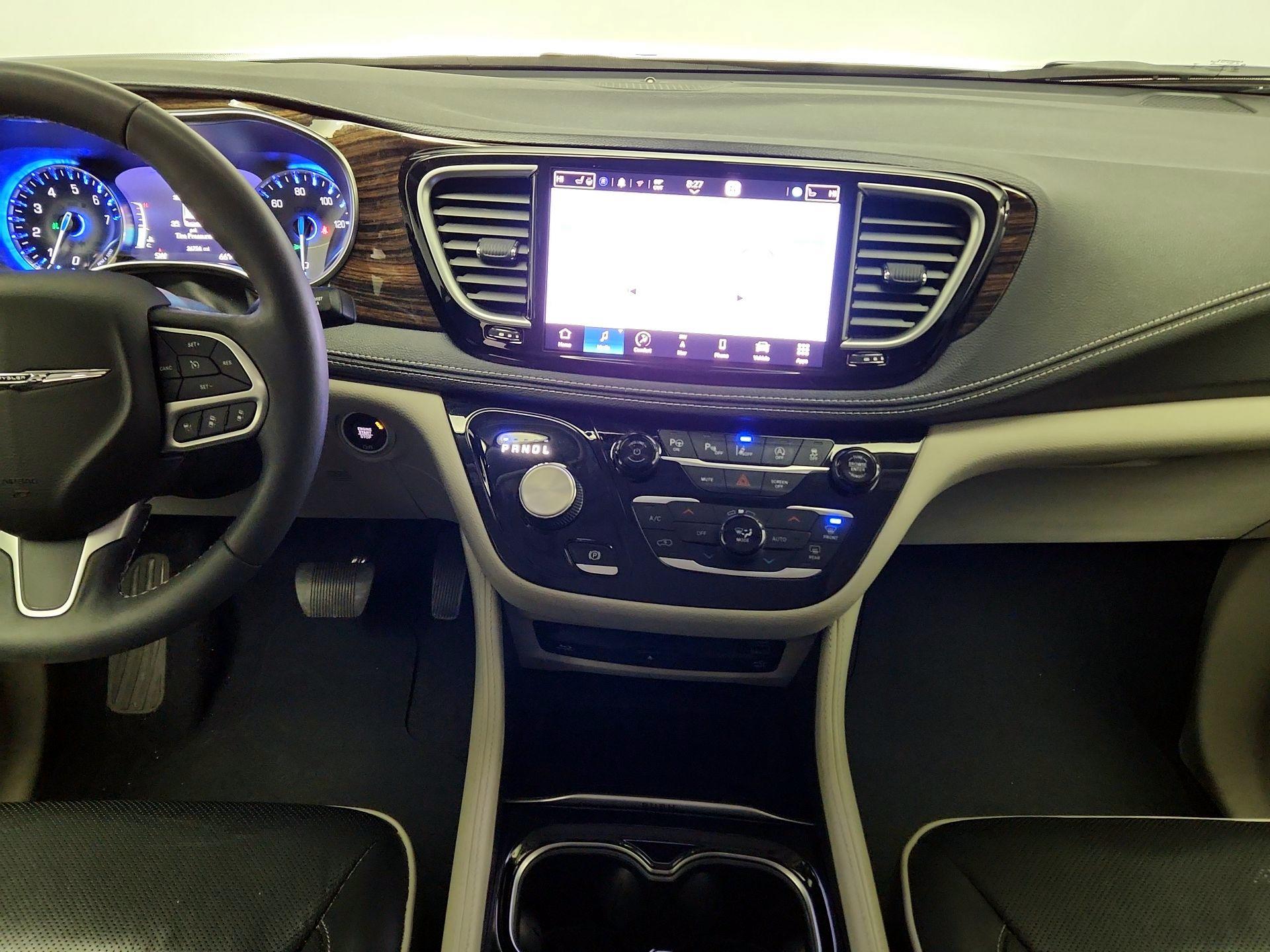Thumbnail: 2022 Chrysler Pacifica - 18