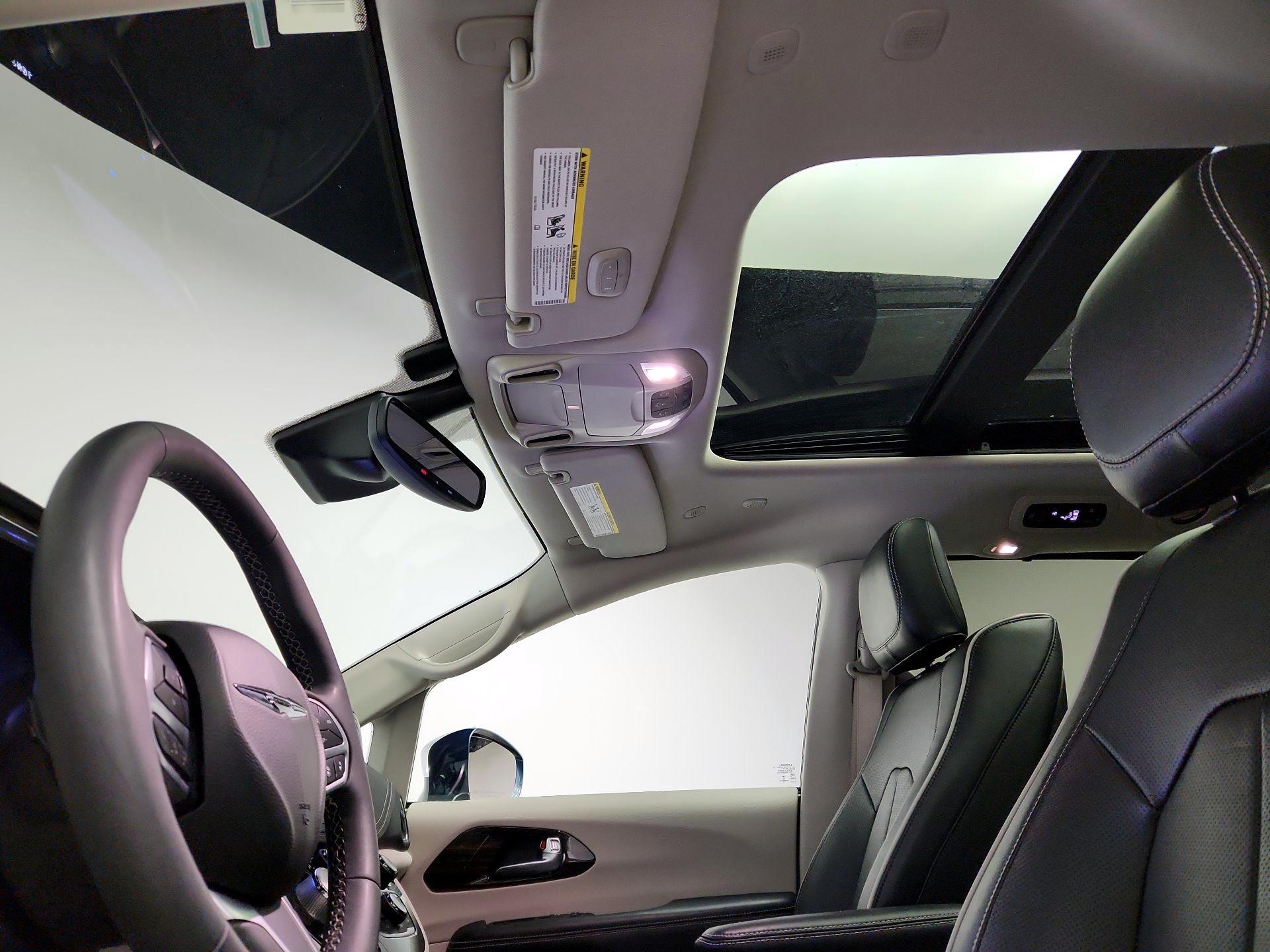 Thumbnail: 2022 Chrysler Pacifica - 20