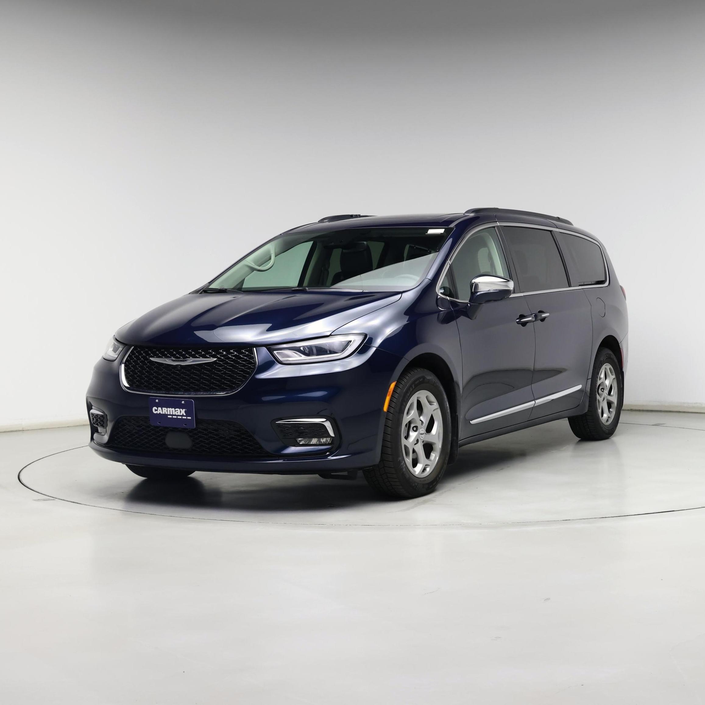 Thumbnail: 2022 Chrysler Pacifica - 4