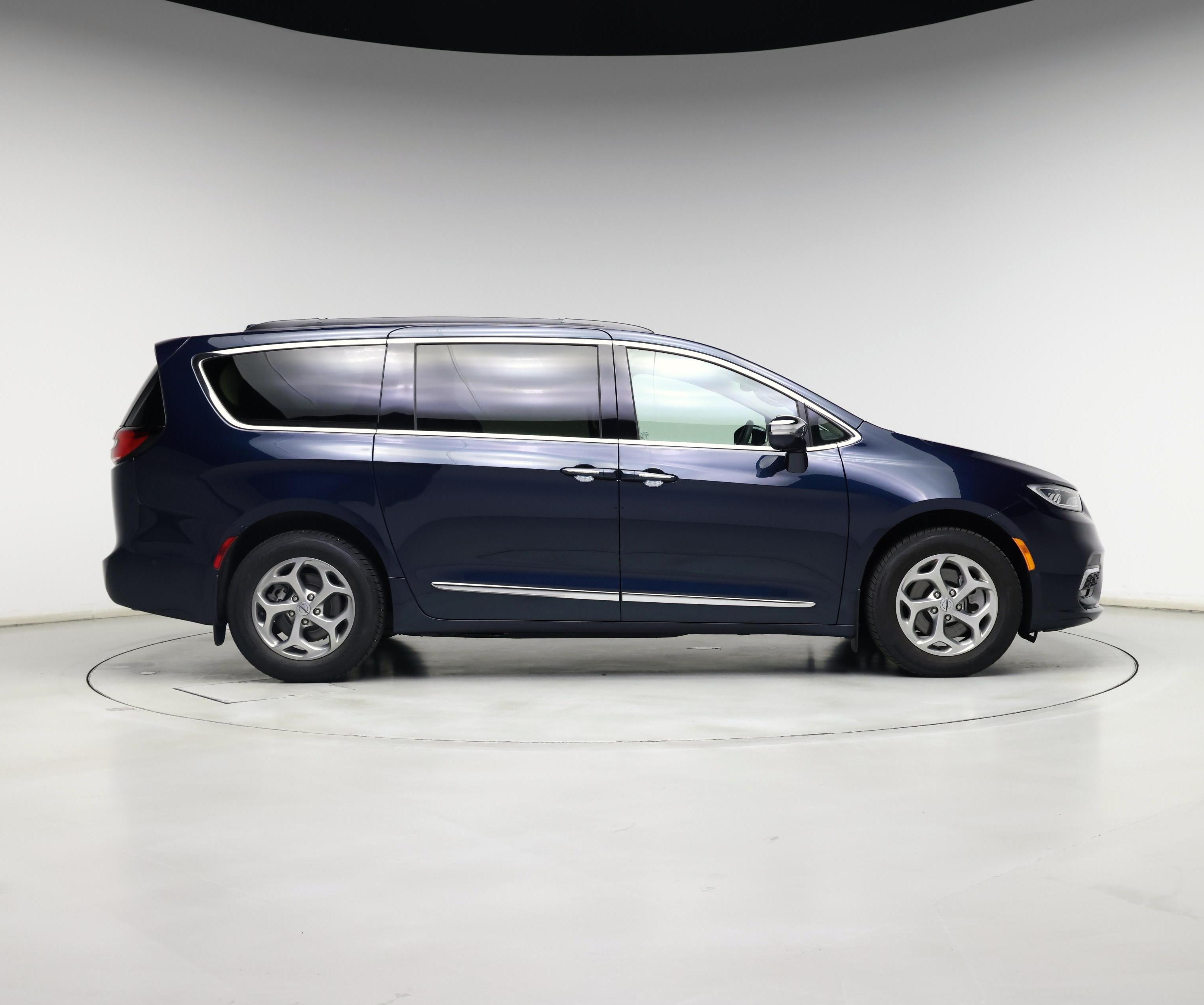 Thumbnail: 2022 Chrysler Pacifica - 7