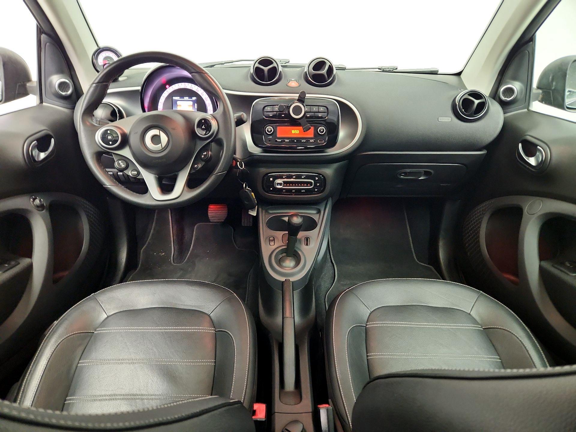 Thumbnail: 2016 smart fortwo - 9
