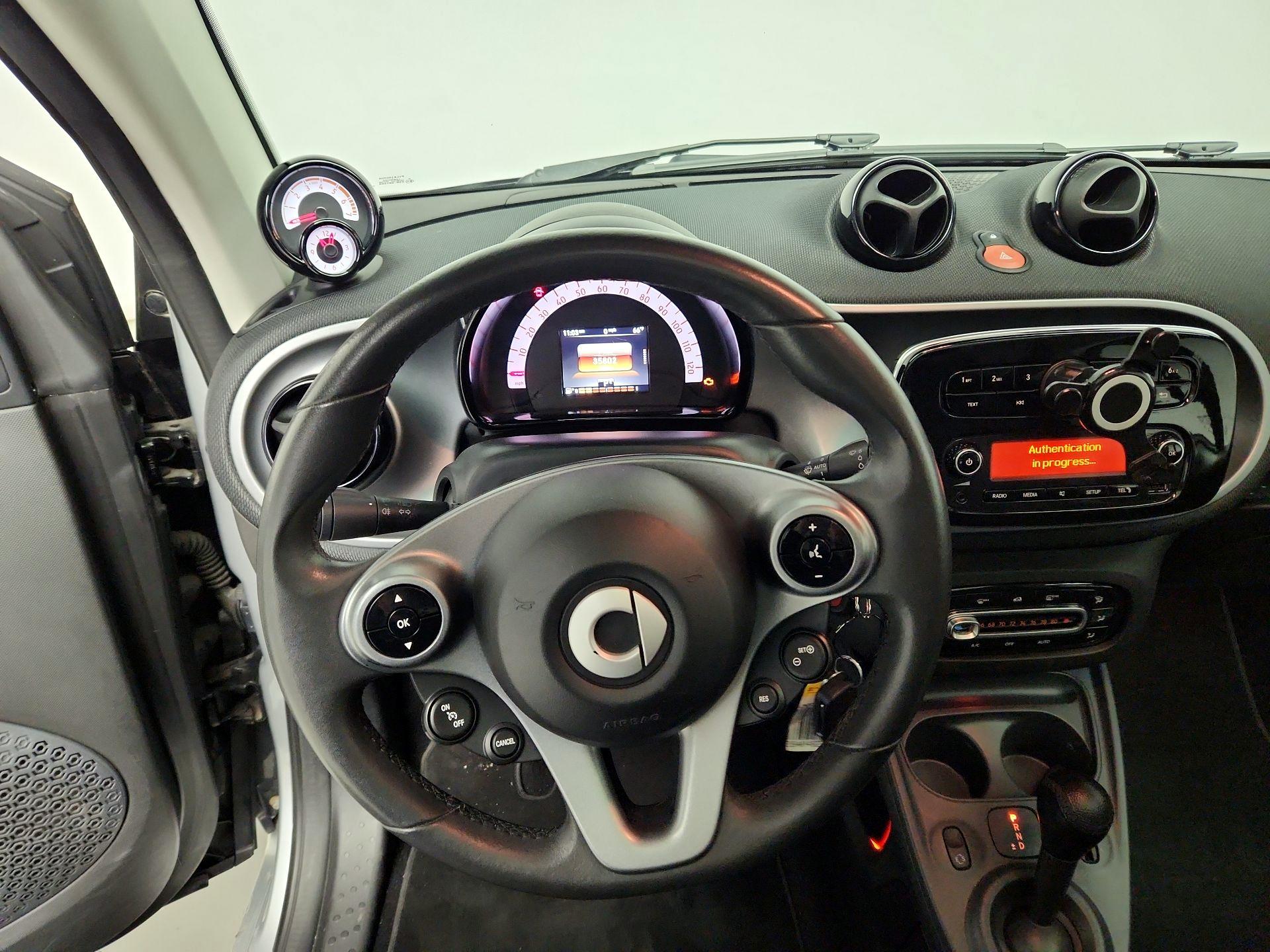 Thumbnail: 2016 smart fortwo - 10