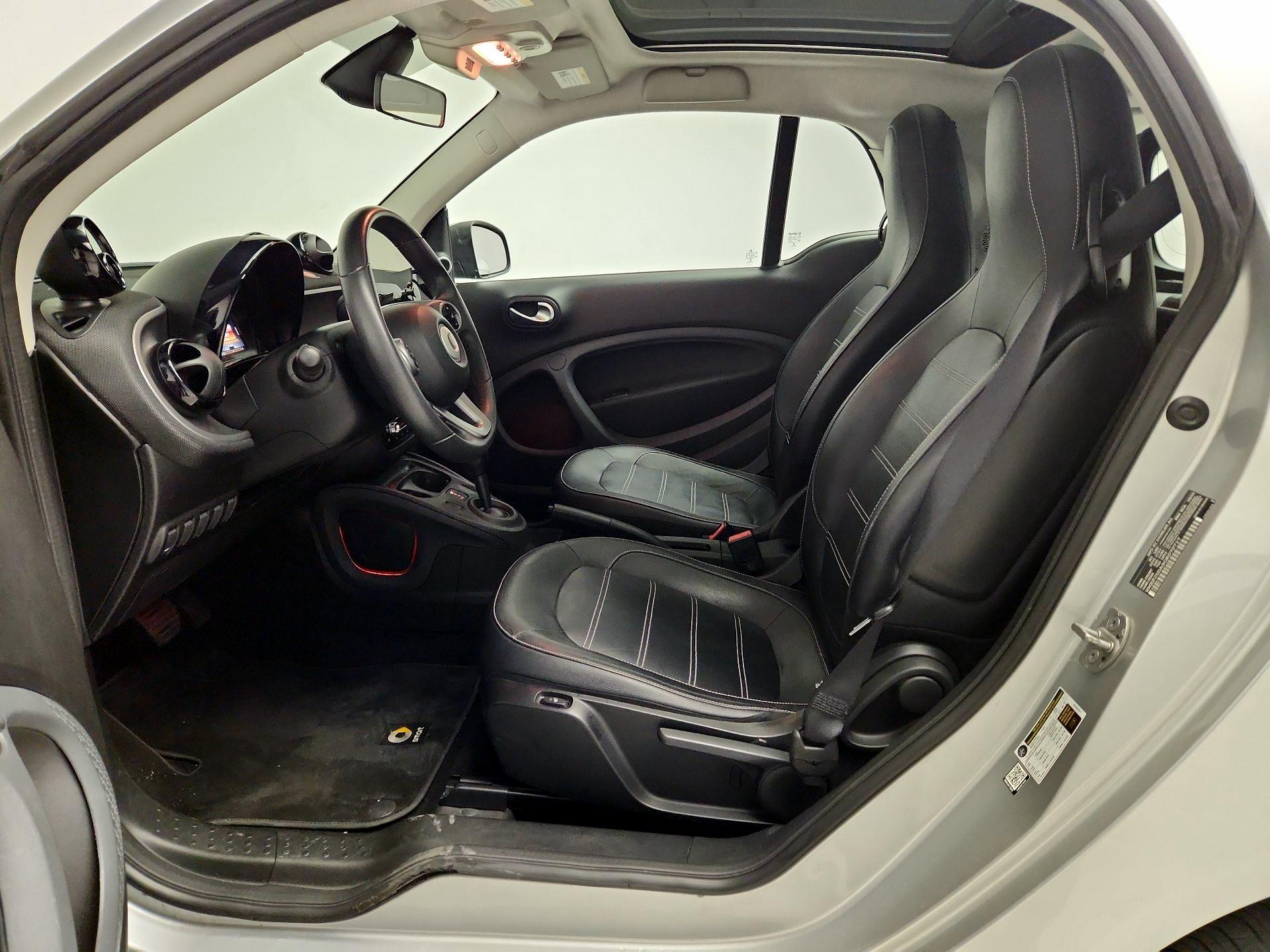 Thumbnail: 2016 smart fortwo - 11