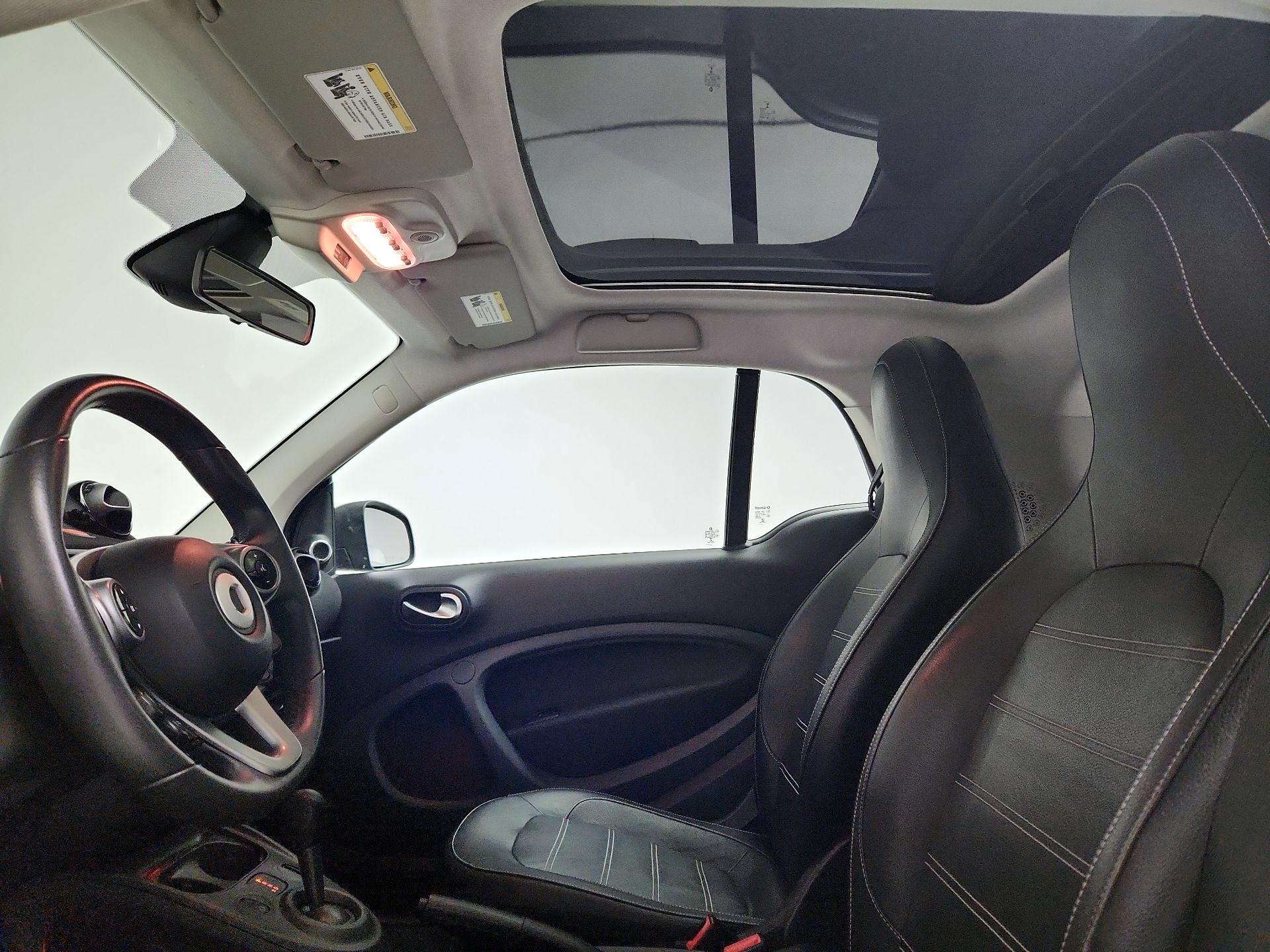 Thumbnail: 2016 smart fortwo - 17