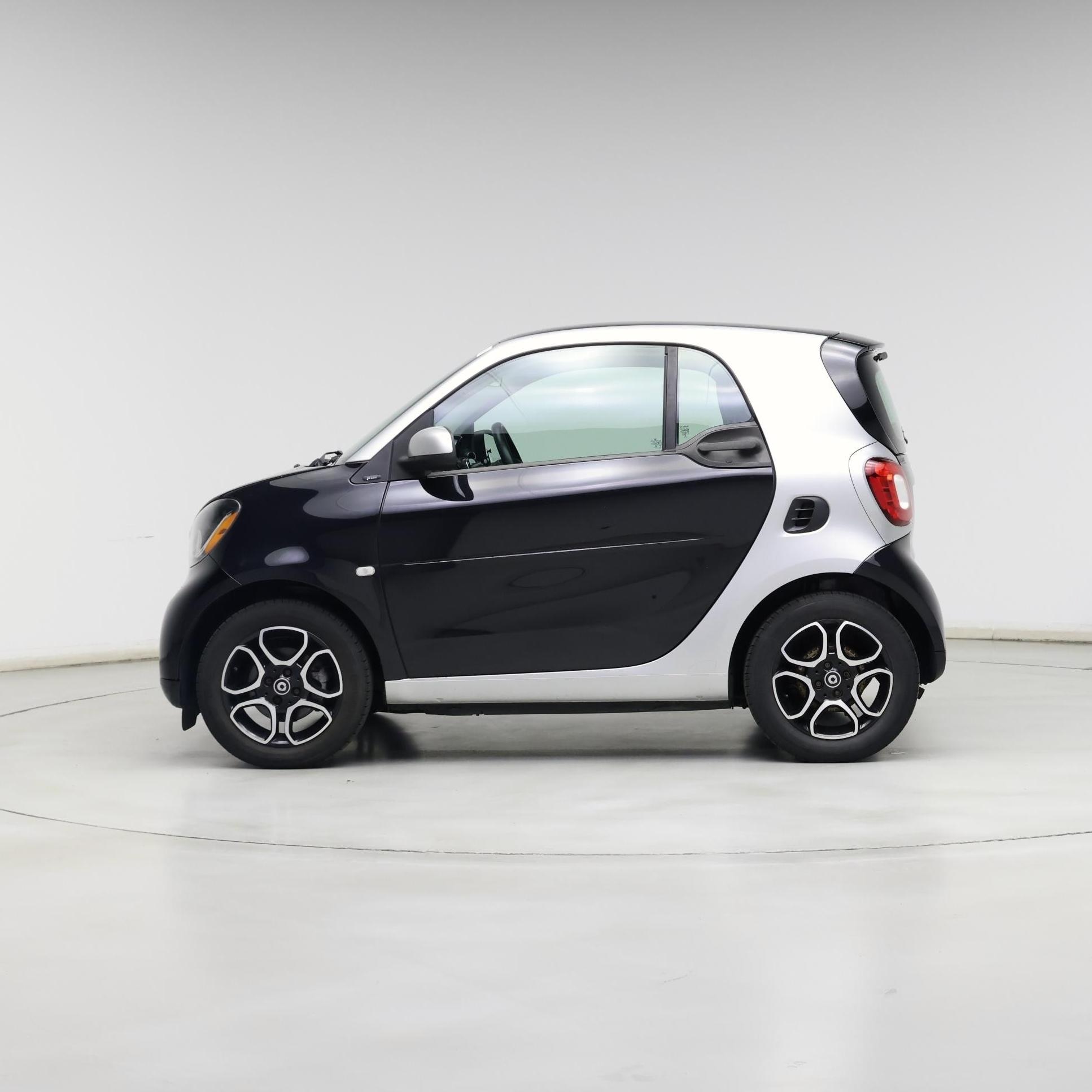 Thumbnail: 2016 smart fortwo - 3