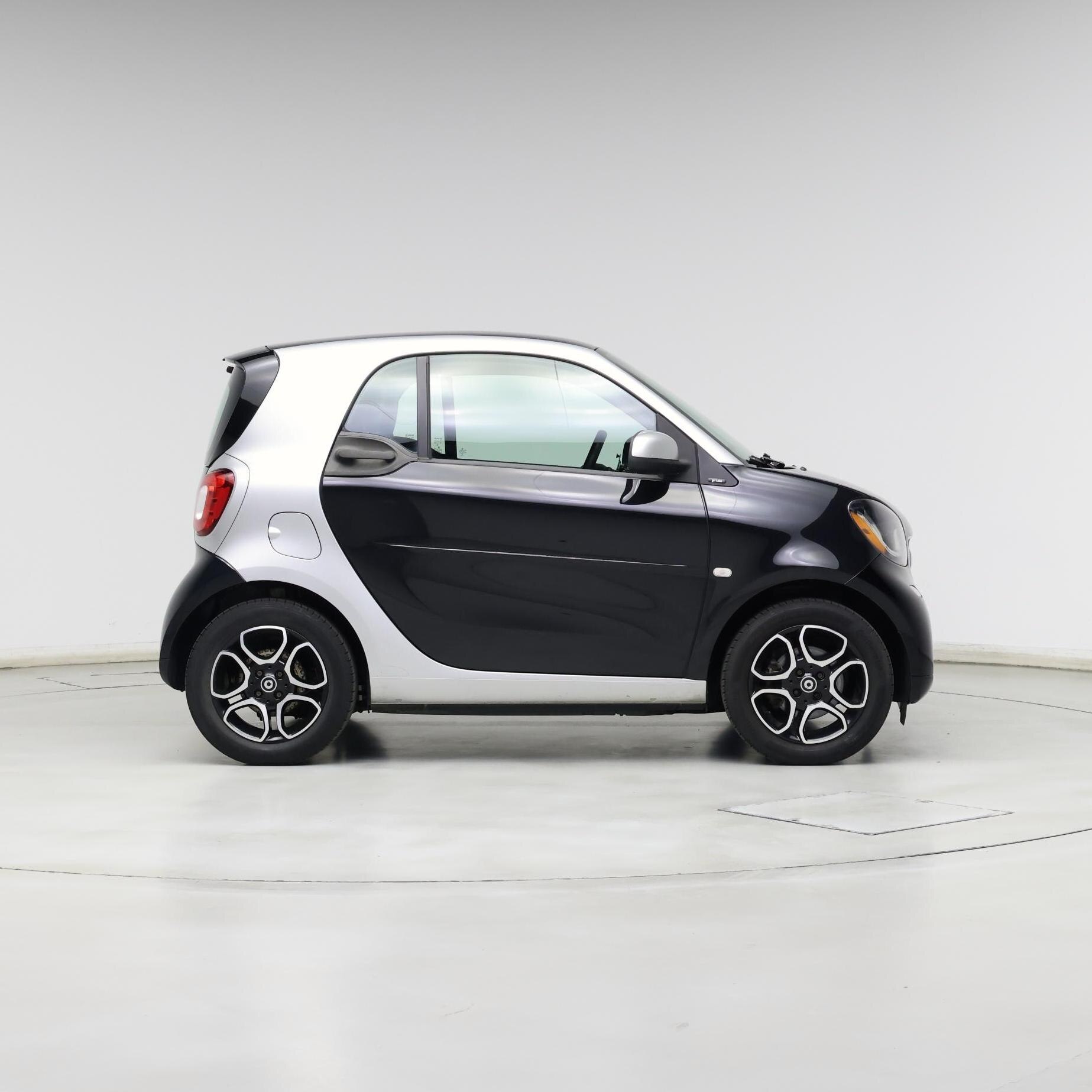 Thumbnail: 2016 smart fortwo - 7
