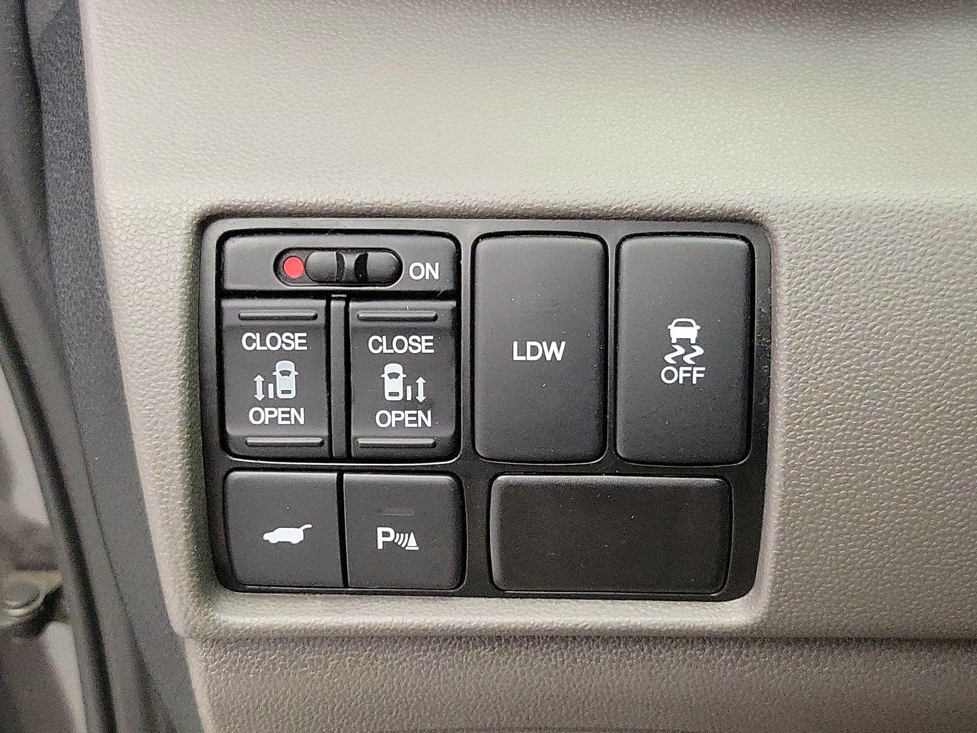 Thumbnail: 2017 Honda Odyssey - 13