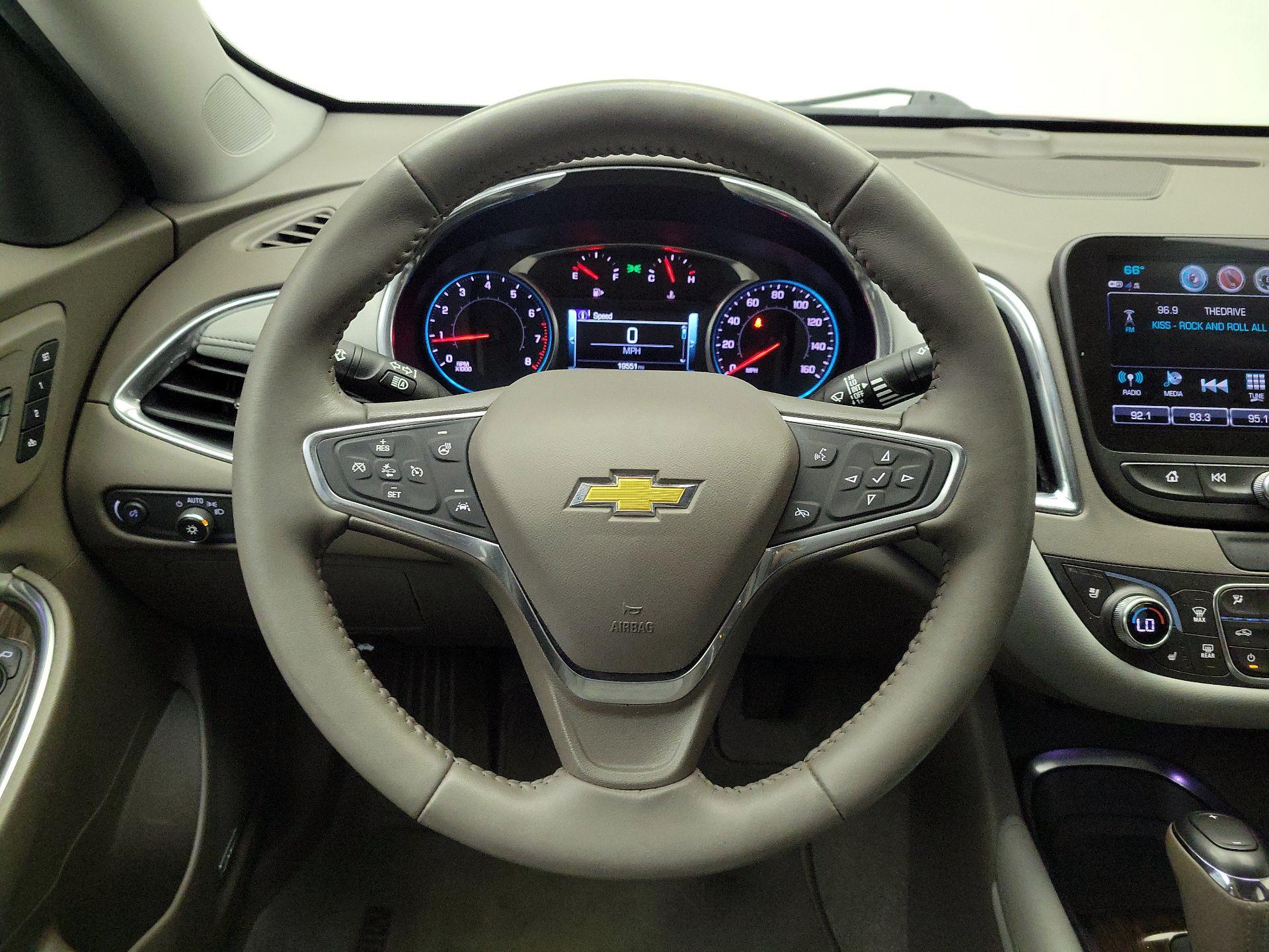 Thumbnail: 2018 Chevrolet Malibu - 10