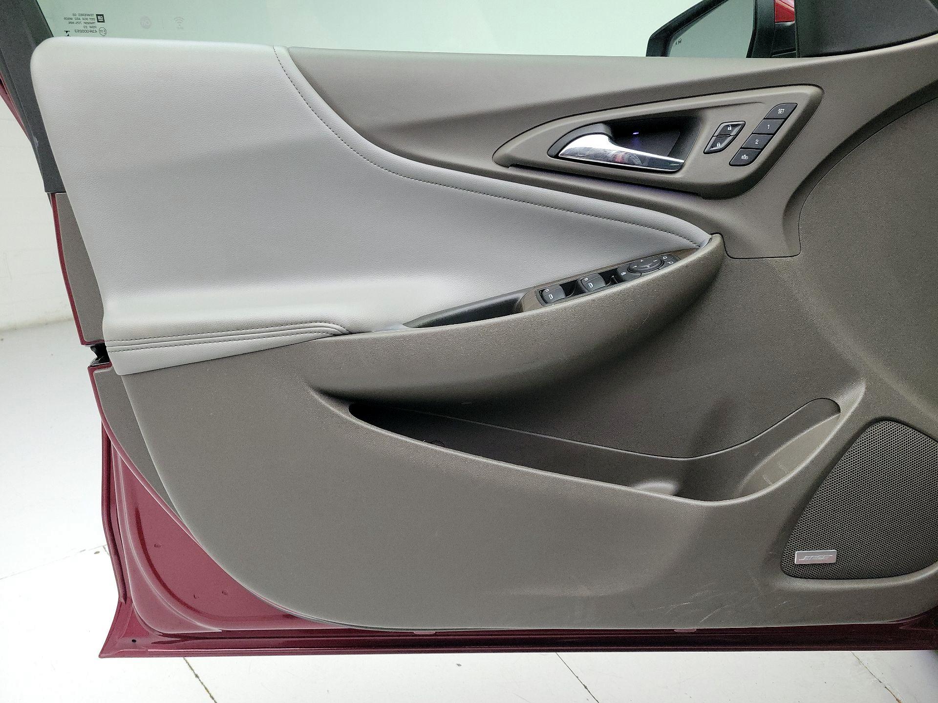 Thumbnail: 2018 Chevrolet Malibu - 12