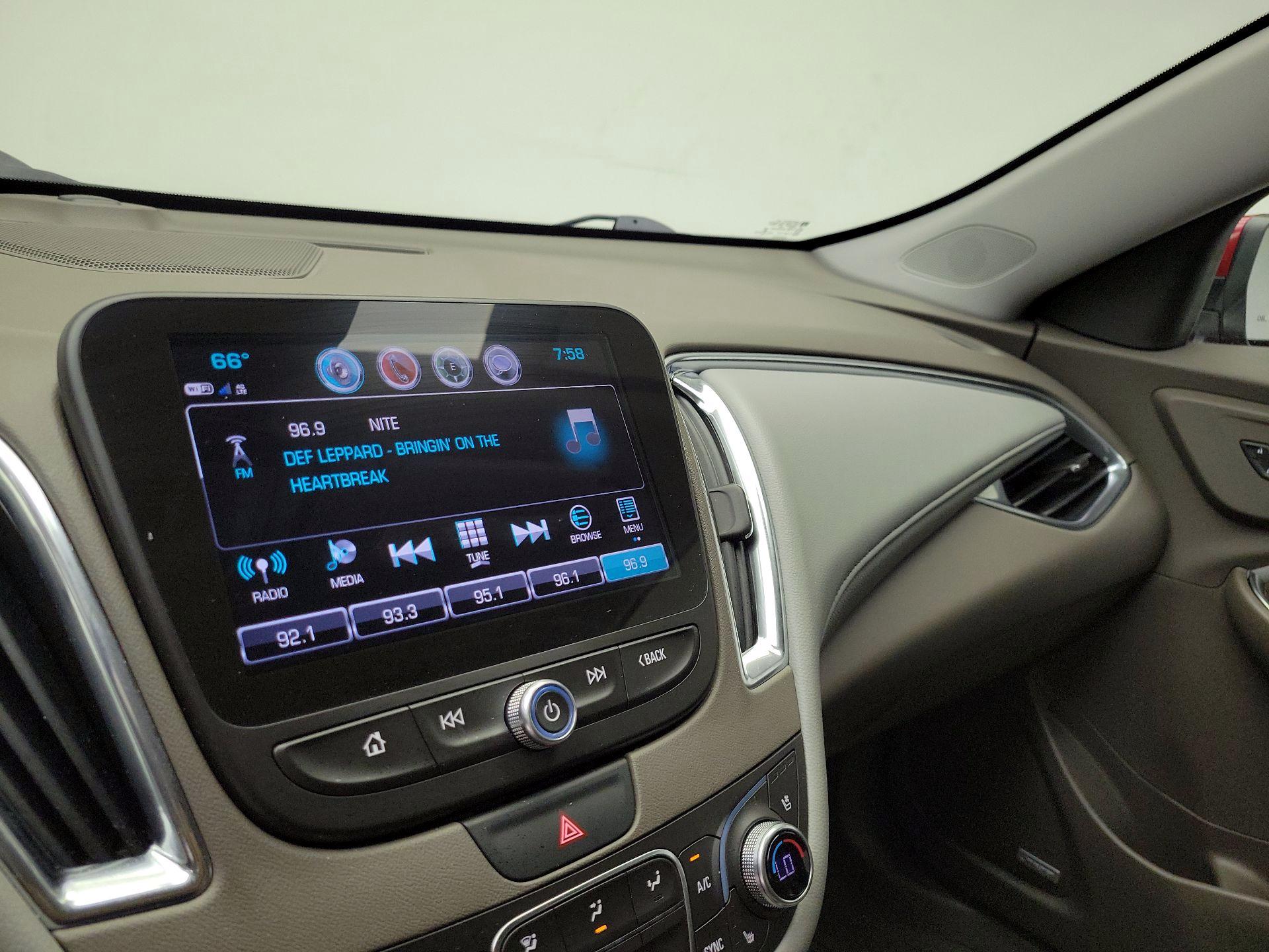 Thumbnail: 2018 Chevrolet Malibu - 16