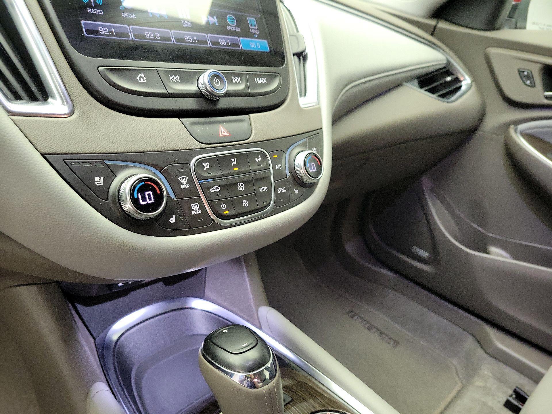 Thumbnail: 2018 Chevrolet Malibu - 17