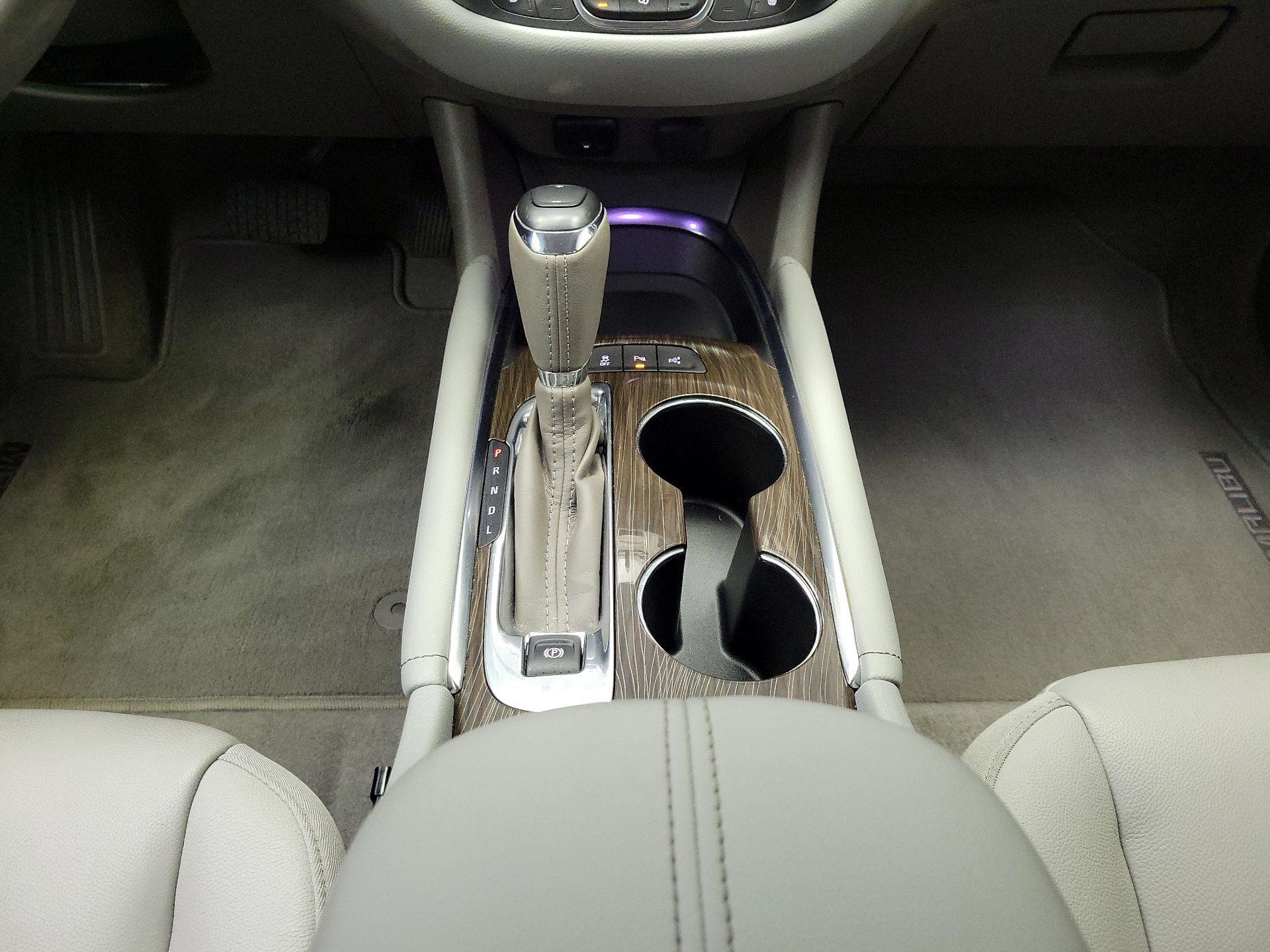 Thumbnail: 2018 Chevrolet Malibu - 18