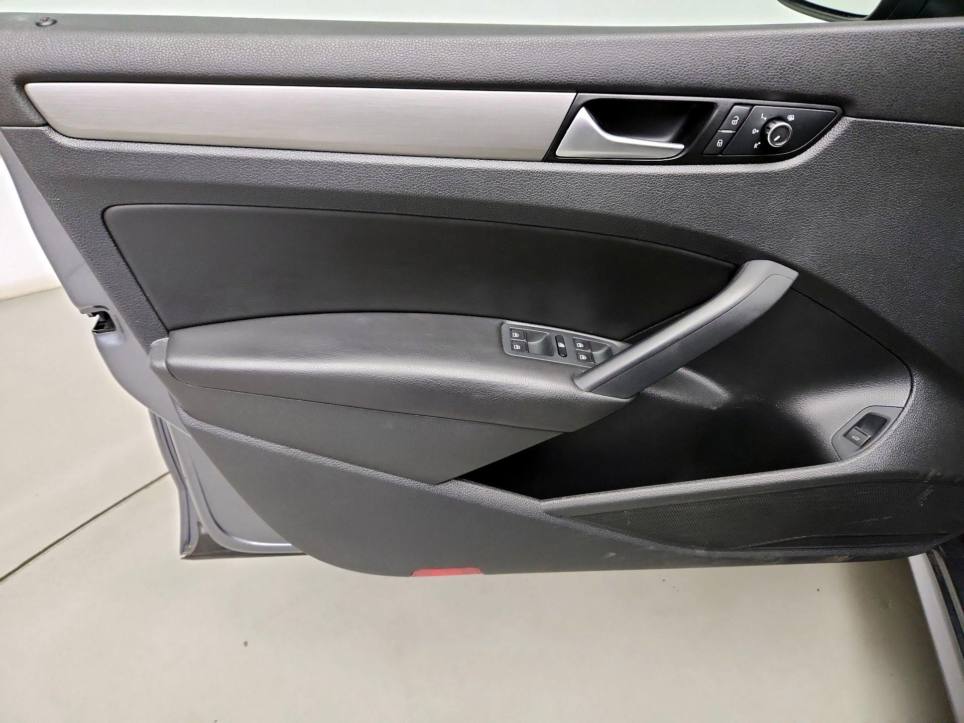 Thumbnail: 2015 Volkswagen Passat - 12