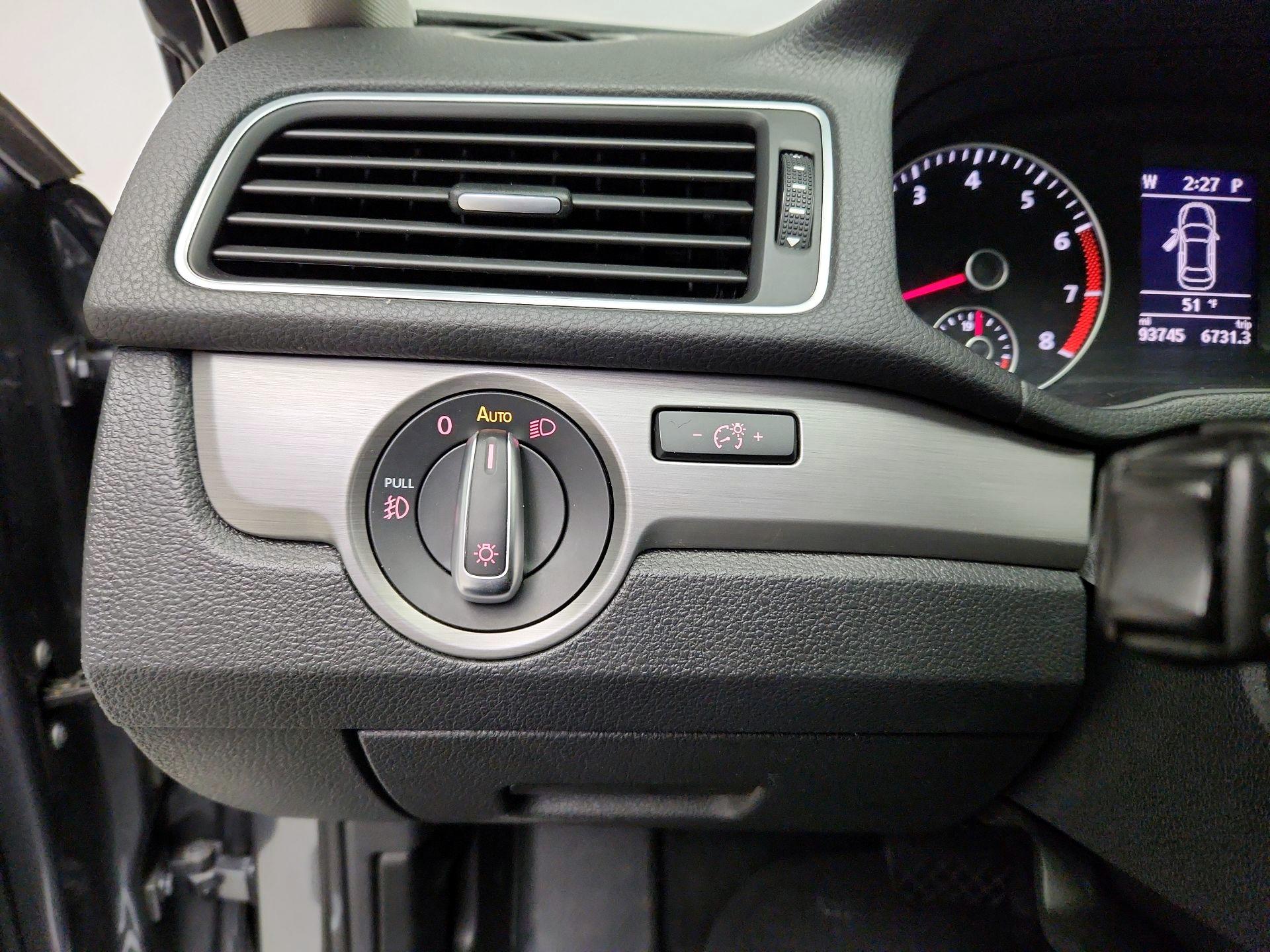 Thumbnail: 2015 Volkswagen Passat - 13