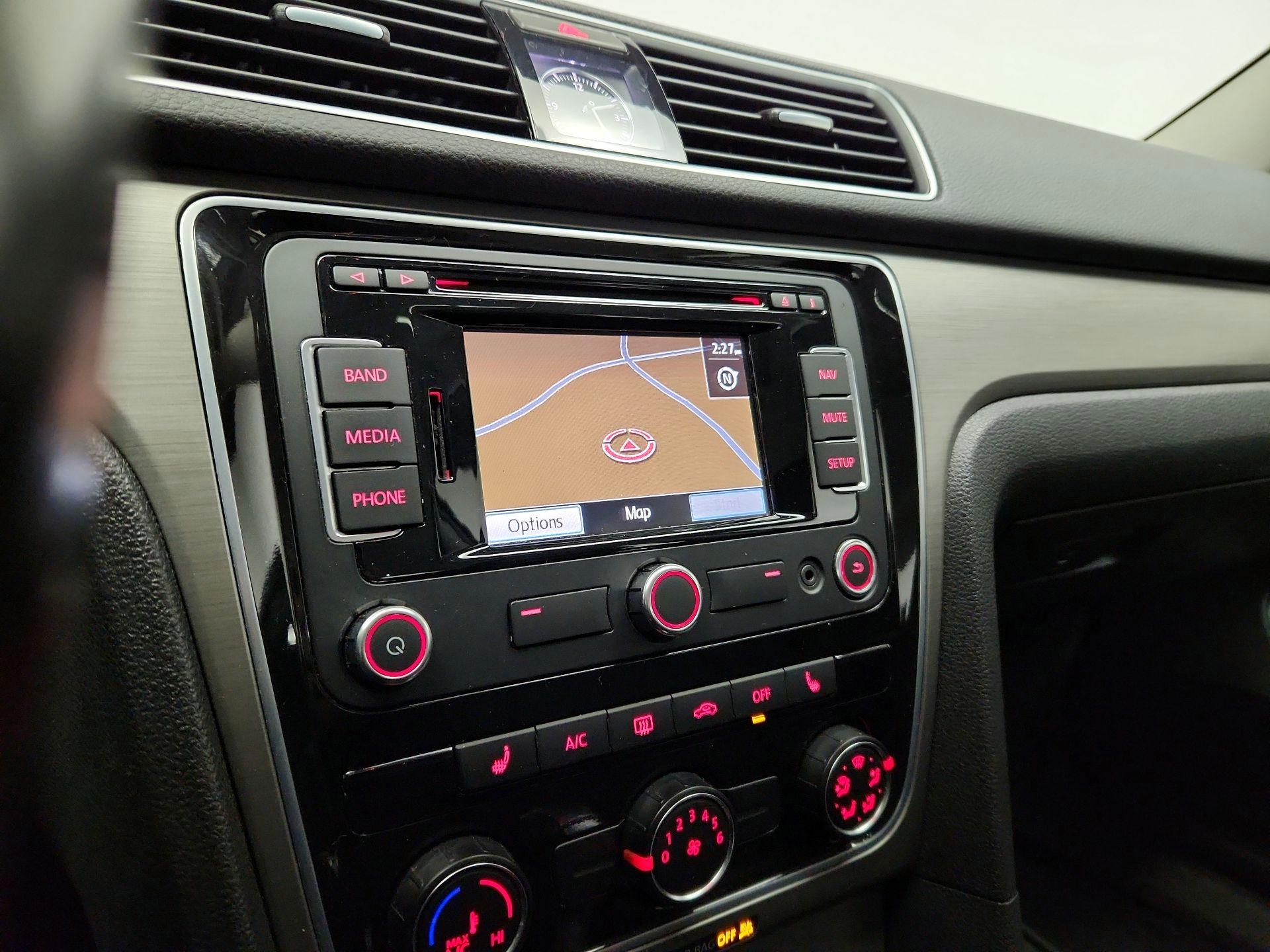 Thumbnail: 2015 Volkswagen Passat - 14