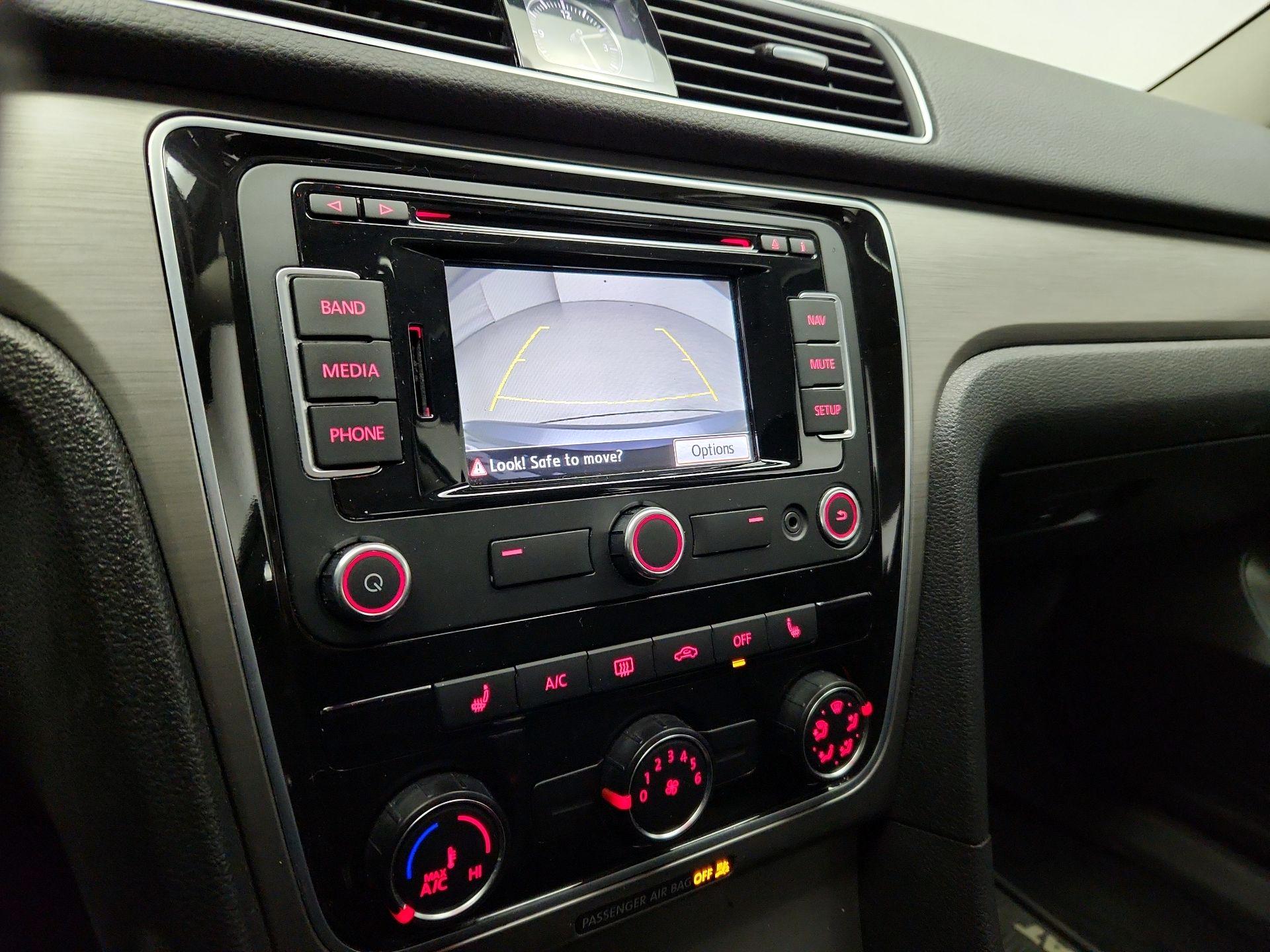 Thumbnail: 2015 Volkswagen Passat - 15