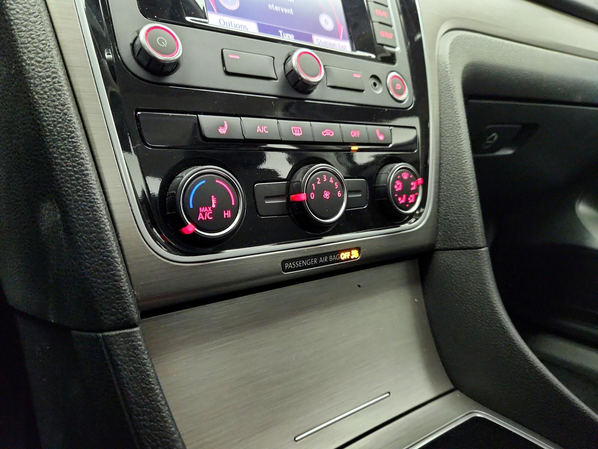 Thumbnail: 2015 Volkswagen Passat - 17