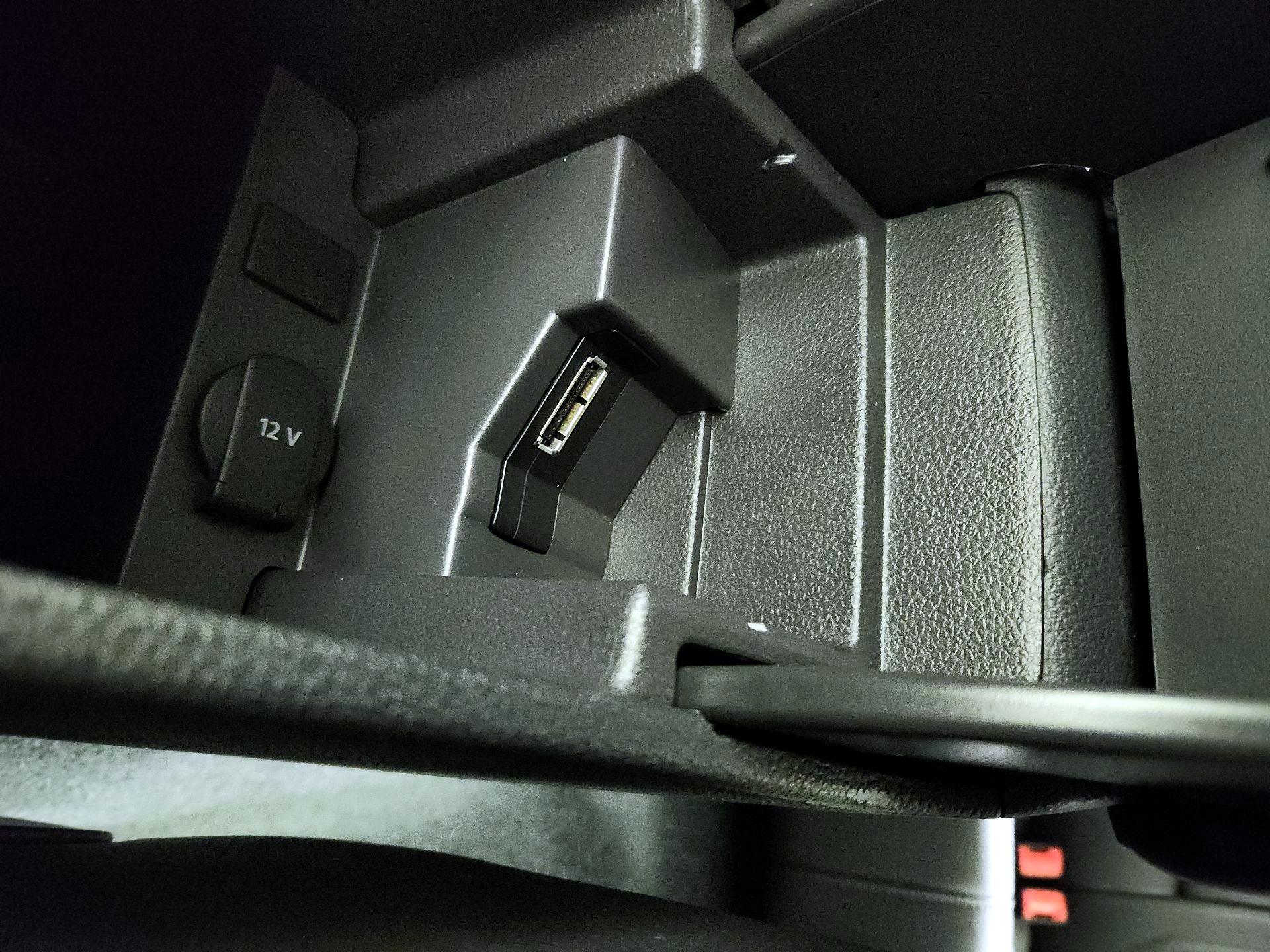 Thumbnail: 2015 Volkswagen Passat - 19