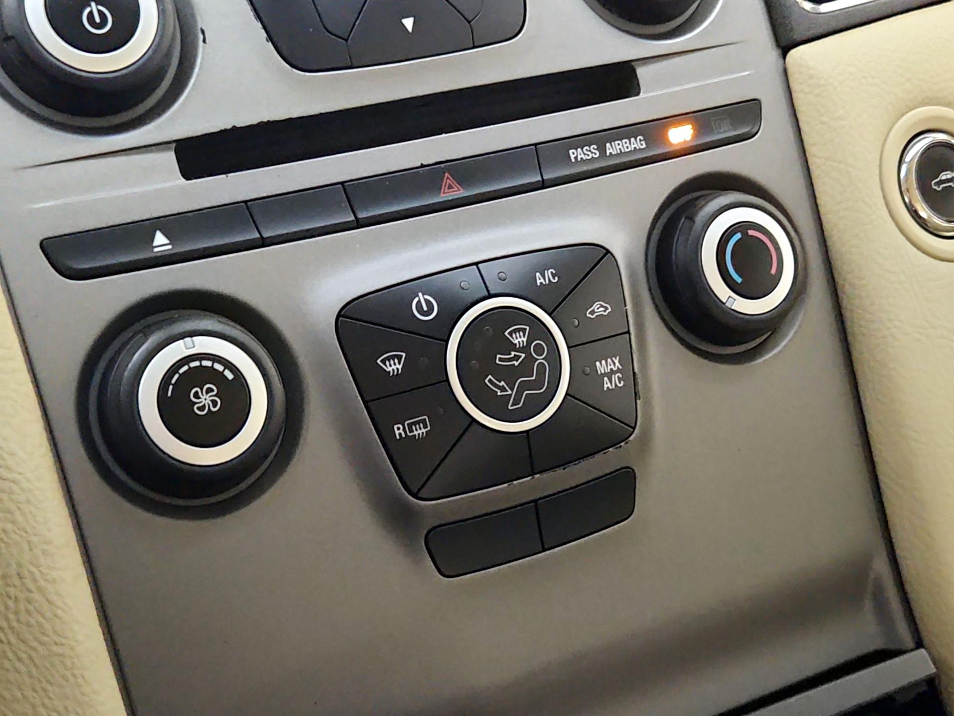 Thumbnail: 2015 Ford Taurus - 15