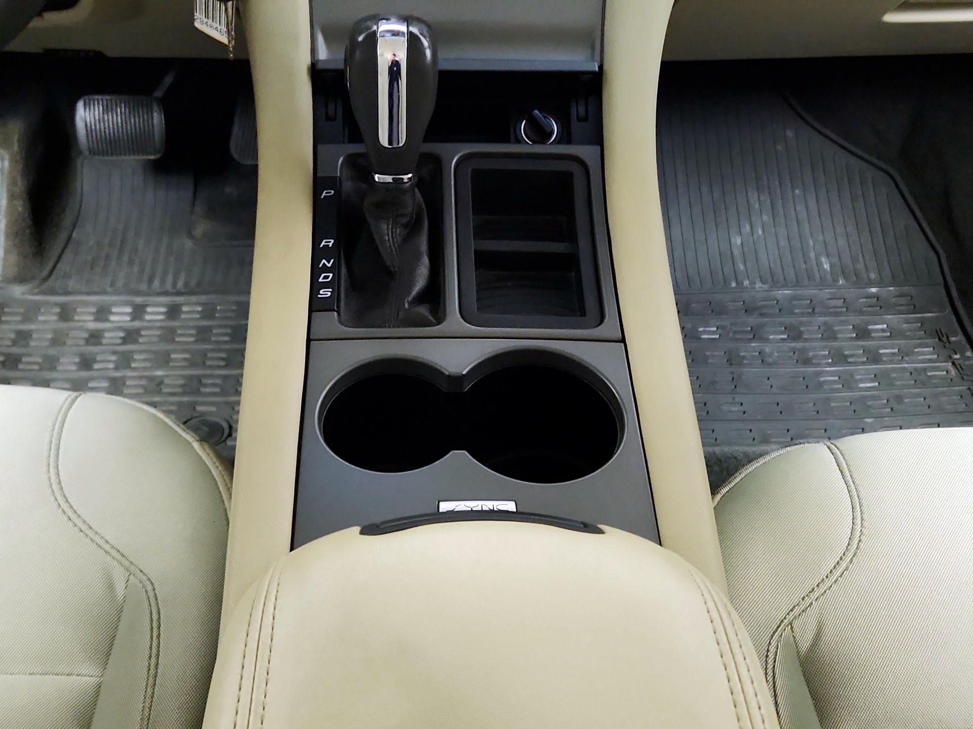 Thumbnail: 2015 Ford Taurus - 16