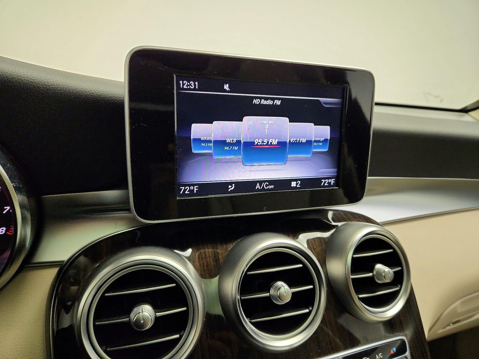 2019 Mercedes-Benz GLC GLC300 - Photo 16