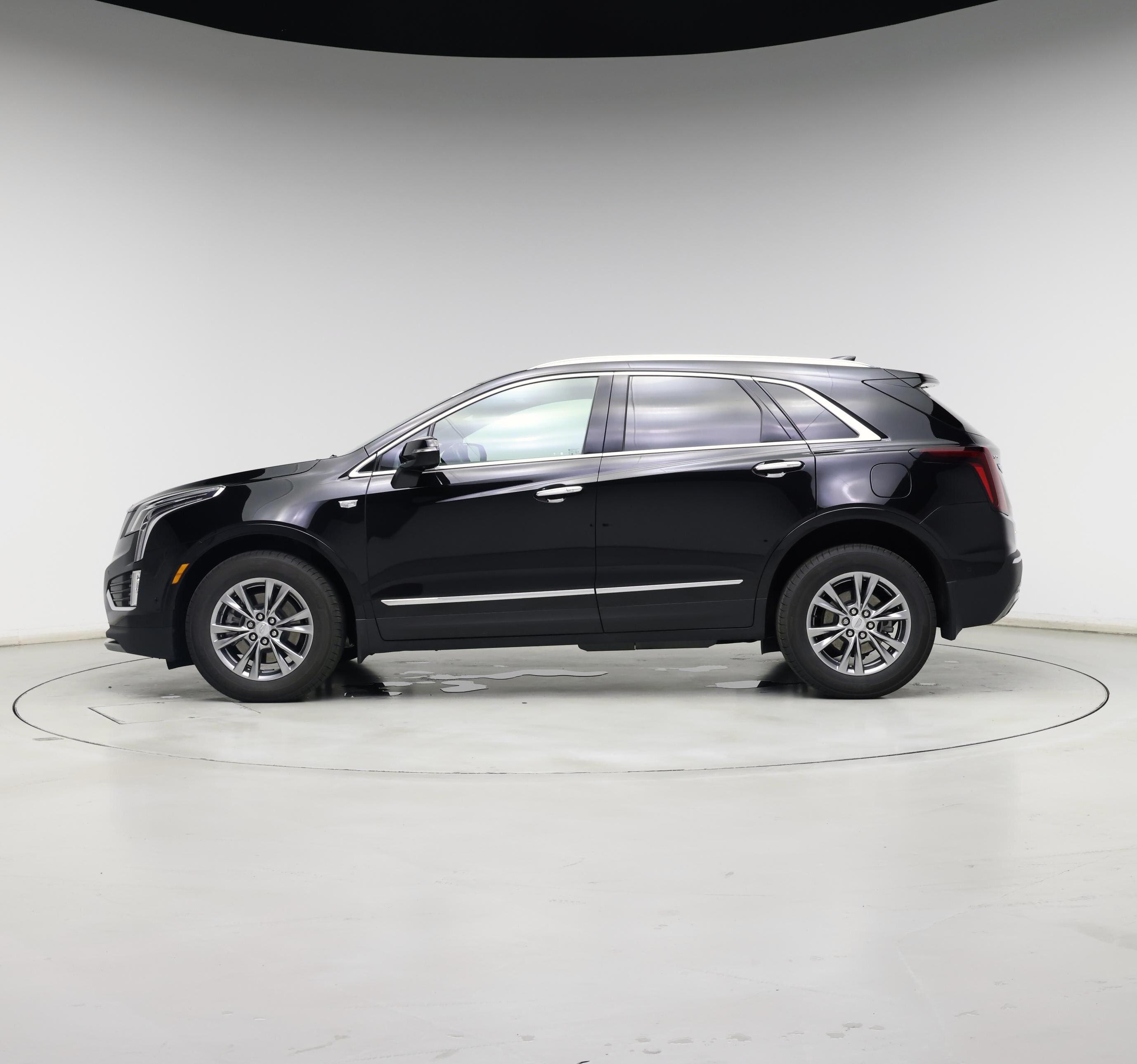 Thumbnail: 2021 Cadillac XT5 - 3