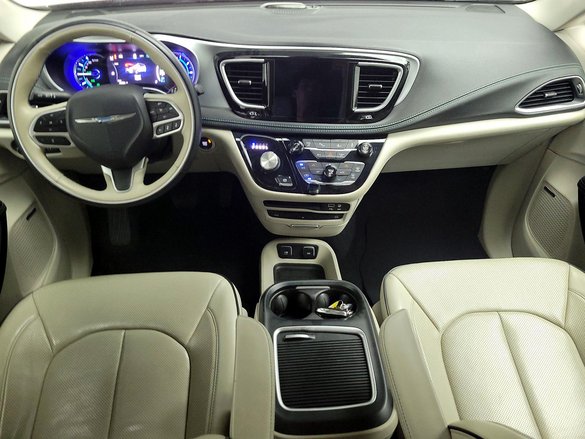 Thumbnail: 2018 Chrysler Pacifica - 9