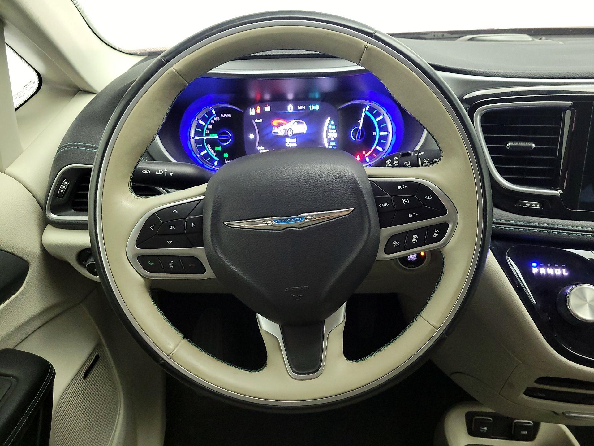 Thumbnail: 2018 Chrysler Pacifica - 10