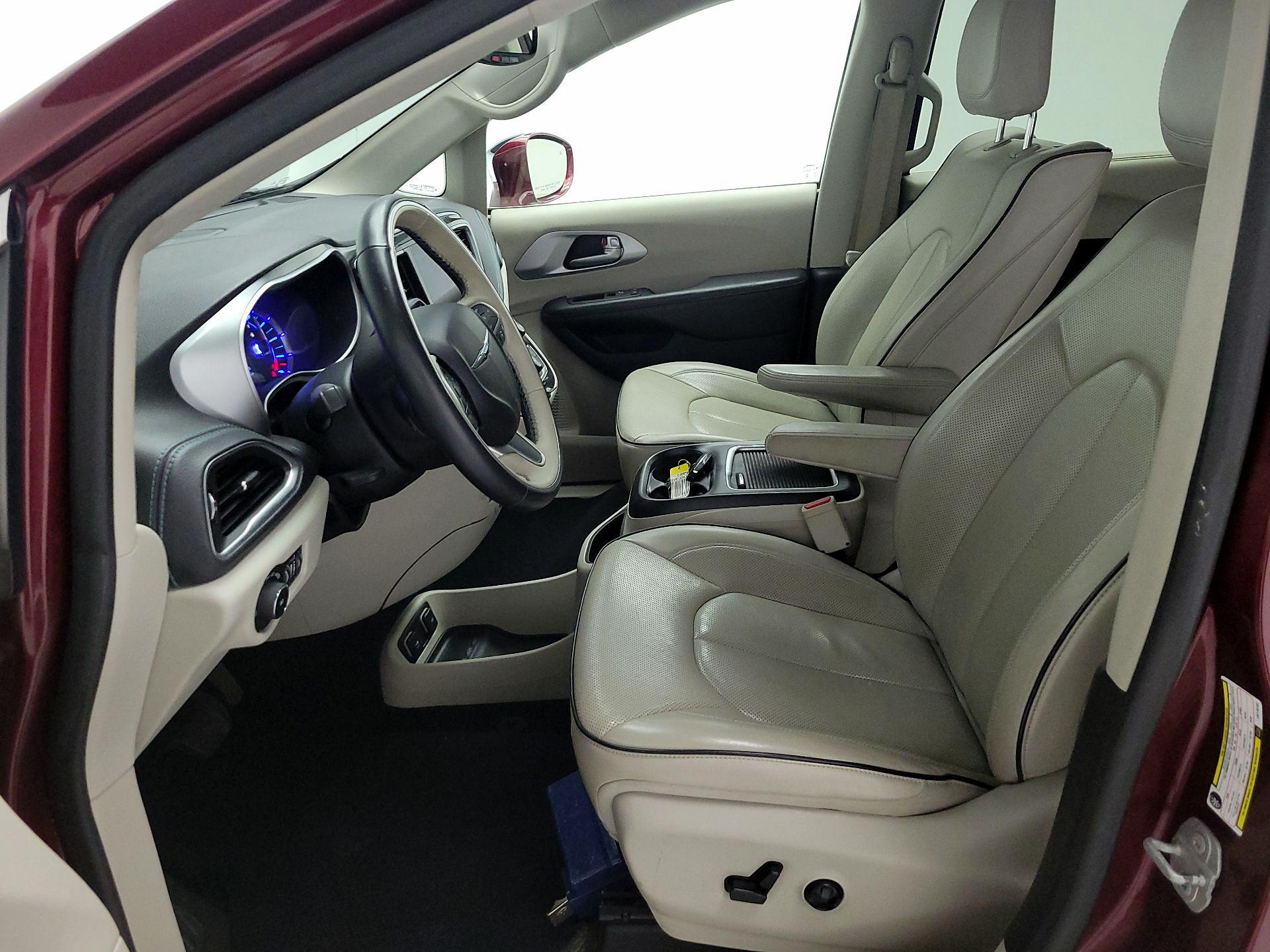 Thumbnail: 2018 Chrysler Pacifica - 11
