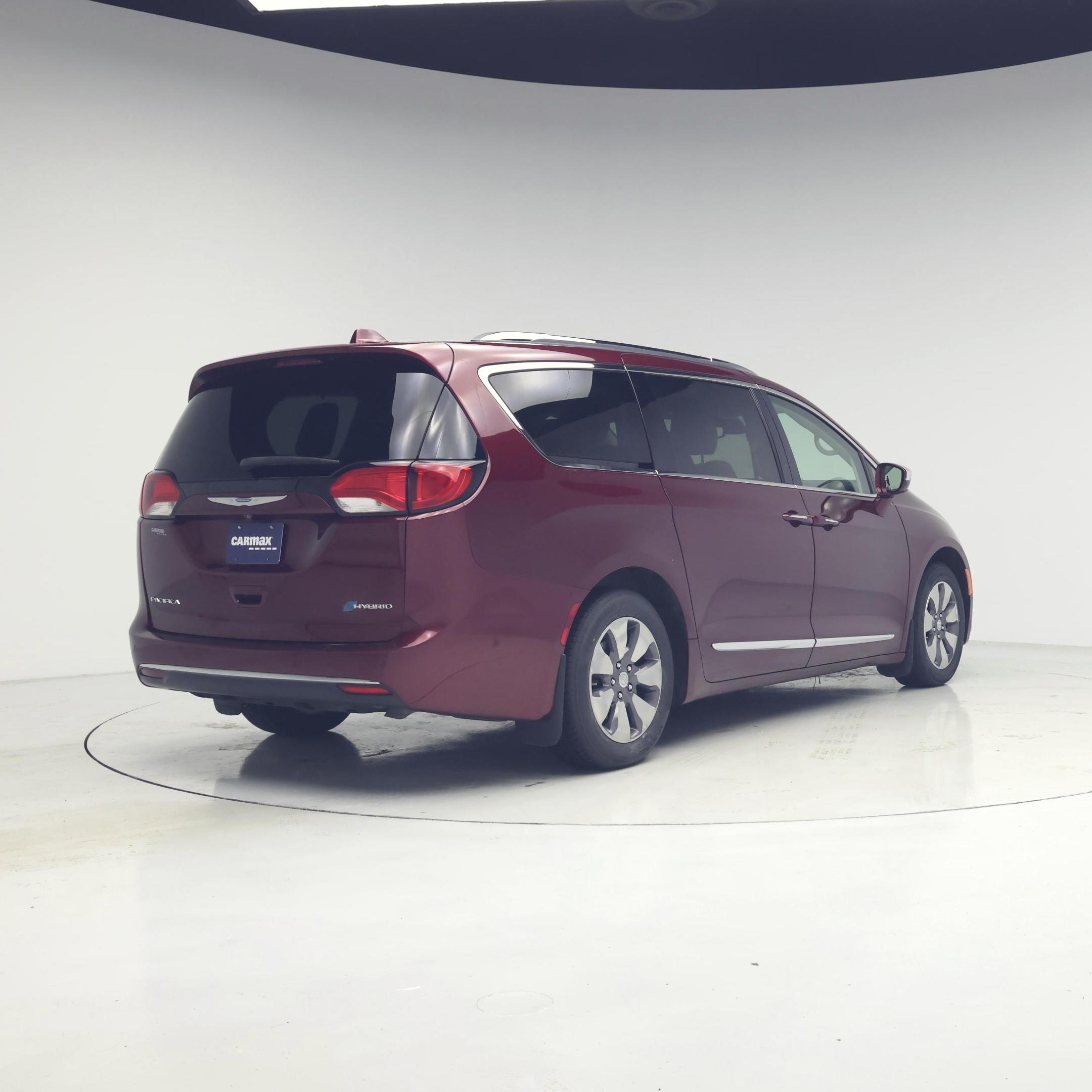 Thumbnail: 2018 Chrysler Pacifica - 8