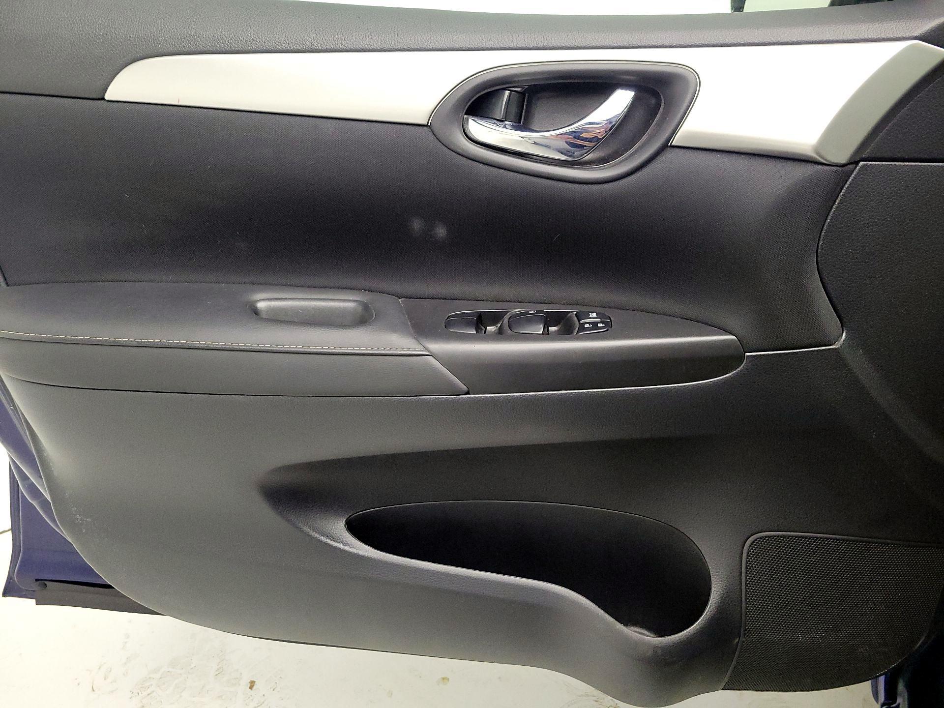 Thumbnail: 2019 Nissan Sentra - 12