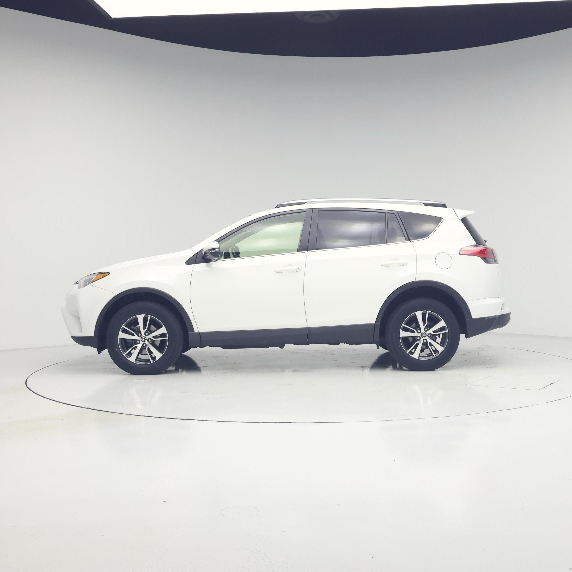 Thumbnail: 2017 Toyota RAV4 - 3