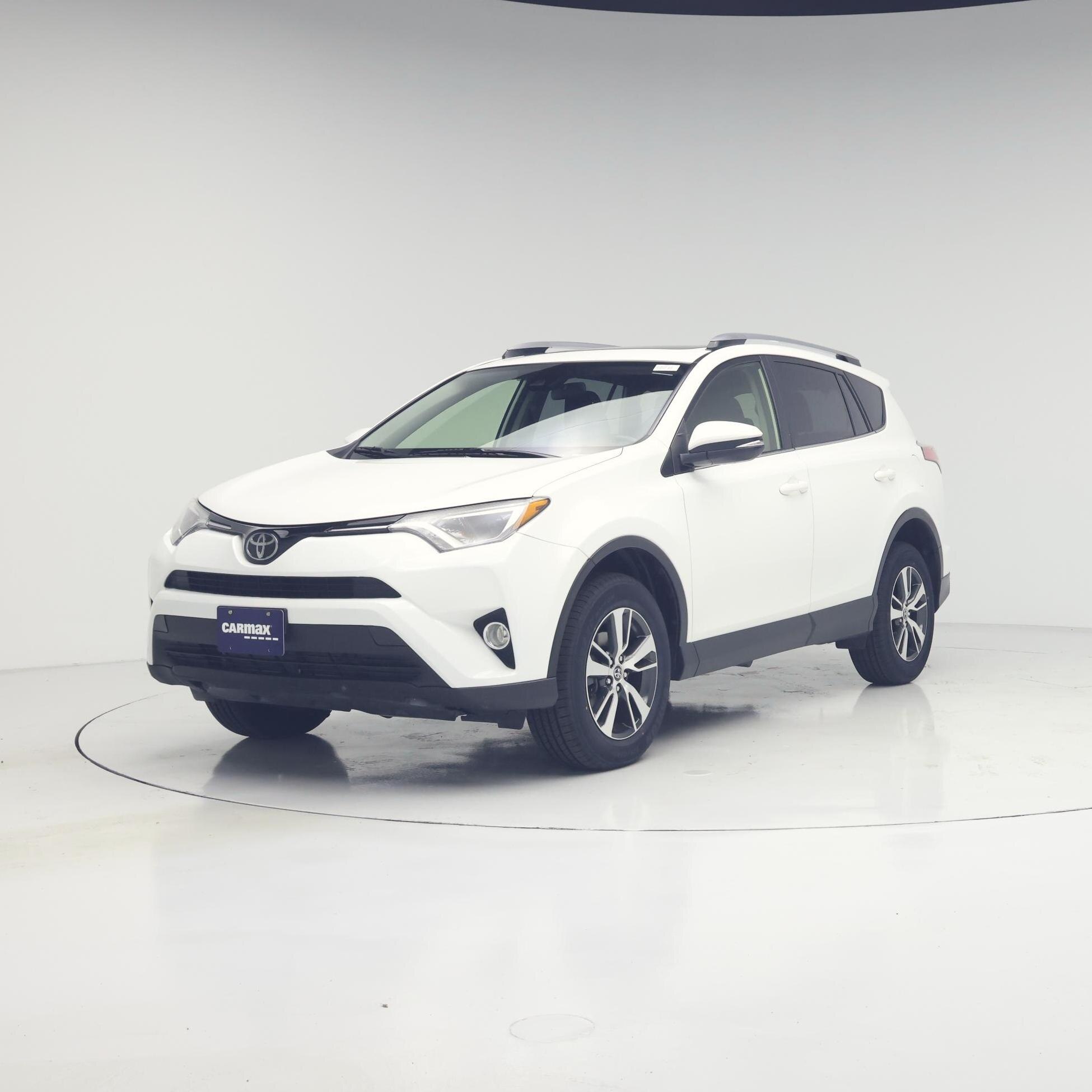 Thumbnail: 2017 Toyota RAV4 - 4