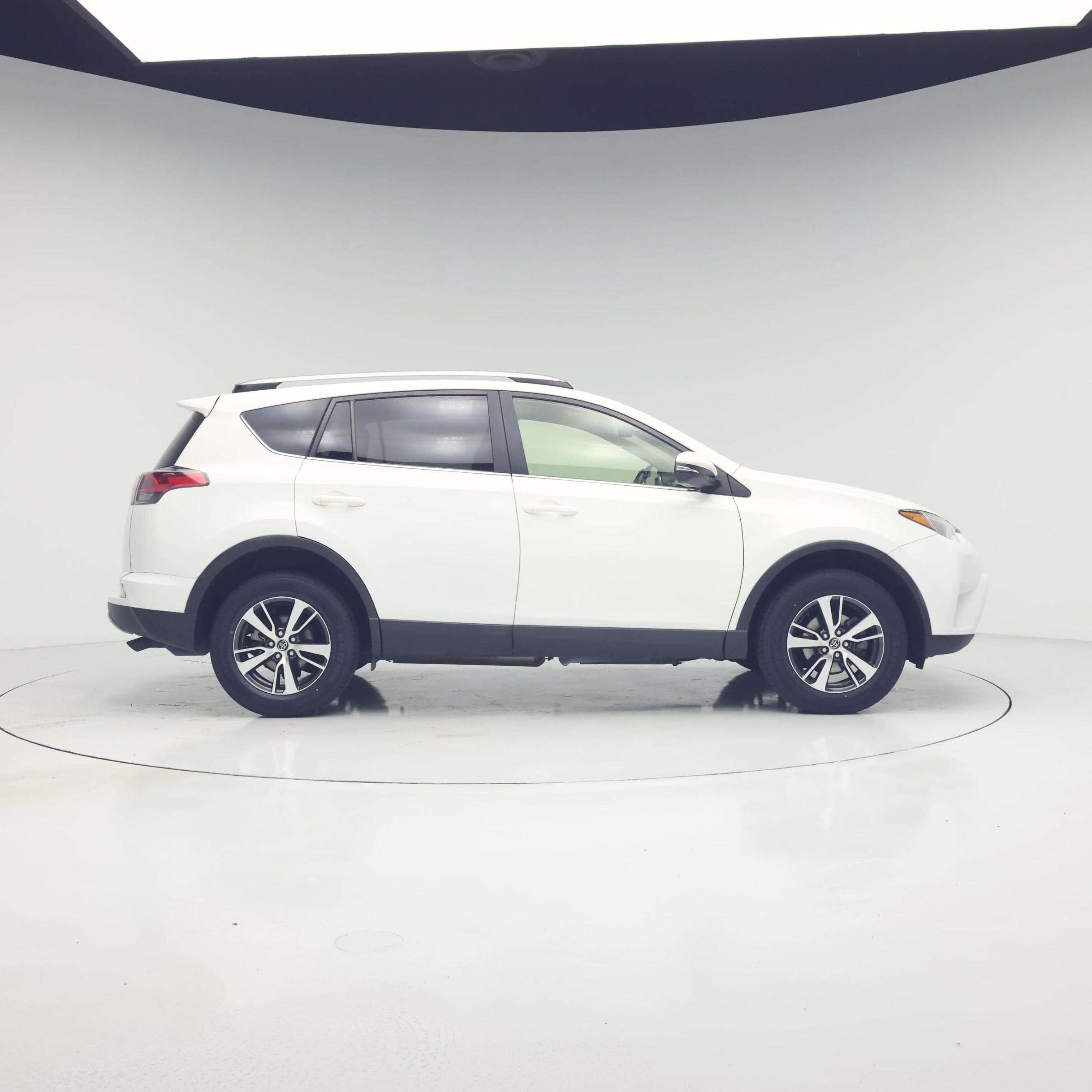 Thumbnail: 2017 Toyota RAV4 - 7