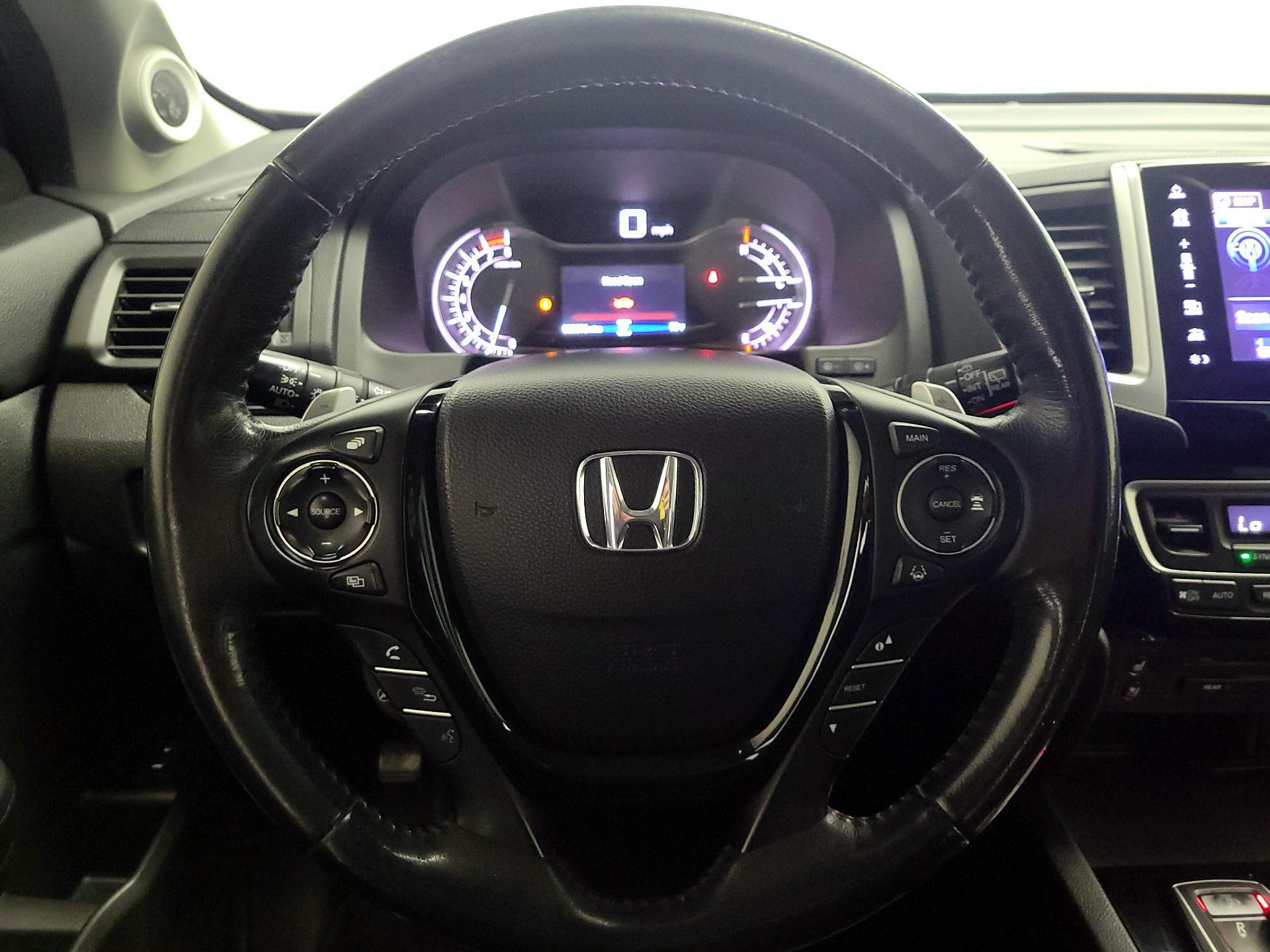 Thumbnail: 2017 Honda Pilot - 10