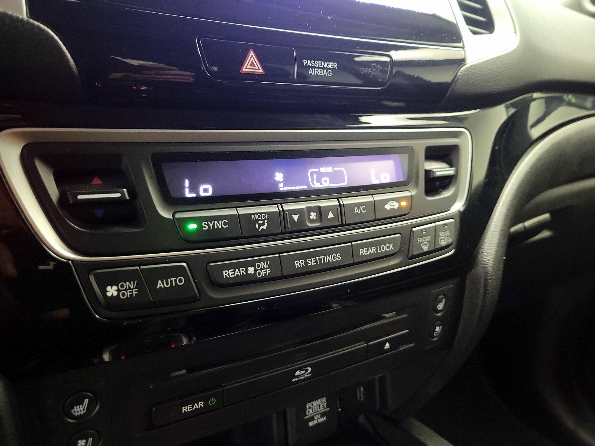 Thumbnail: 2017 Honda Pilot - 14