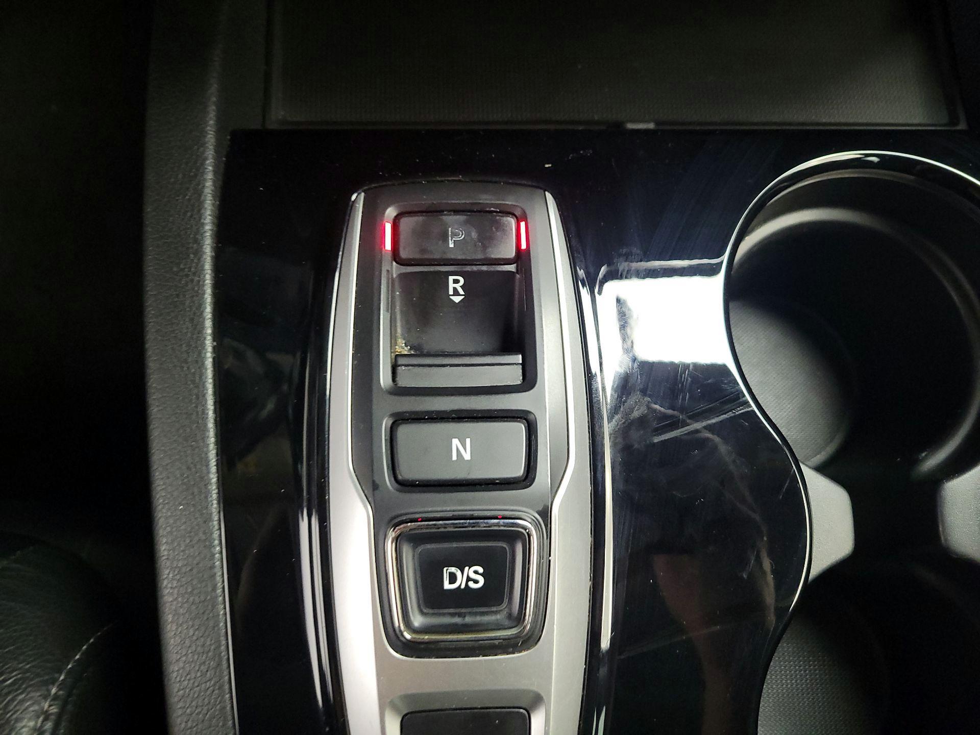 Thumbnail: 2017 Honda Pilot - 15