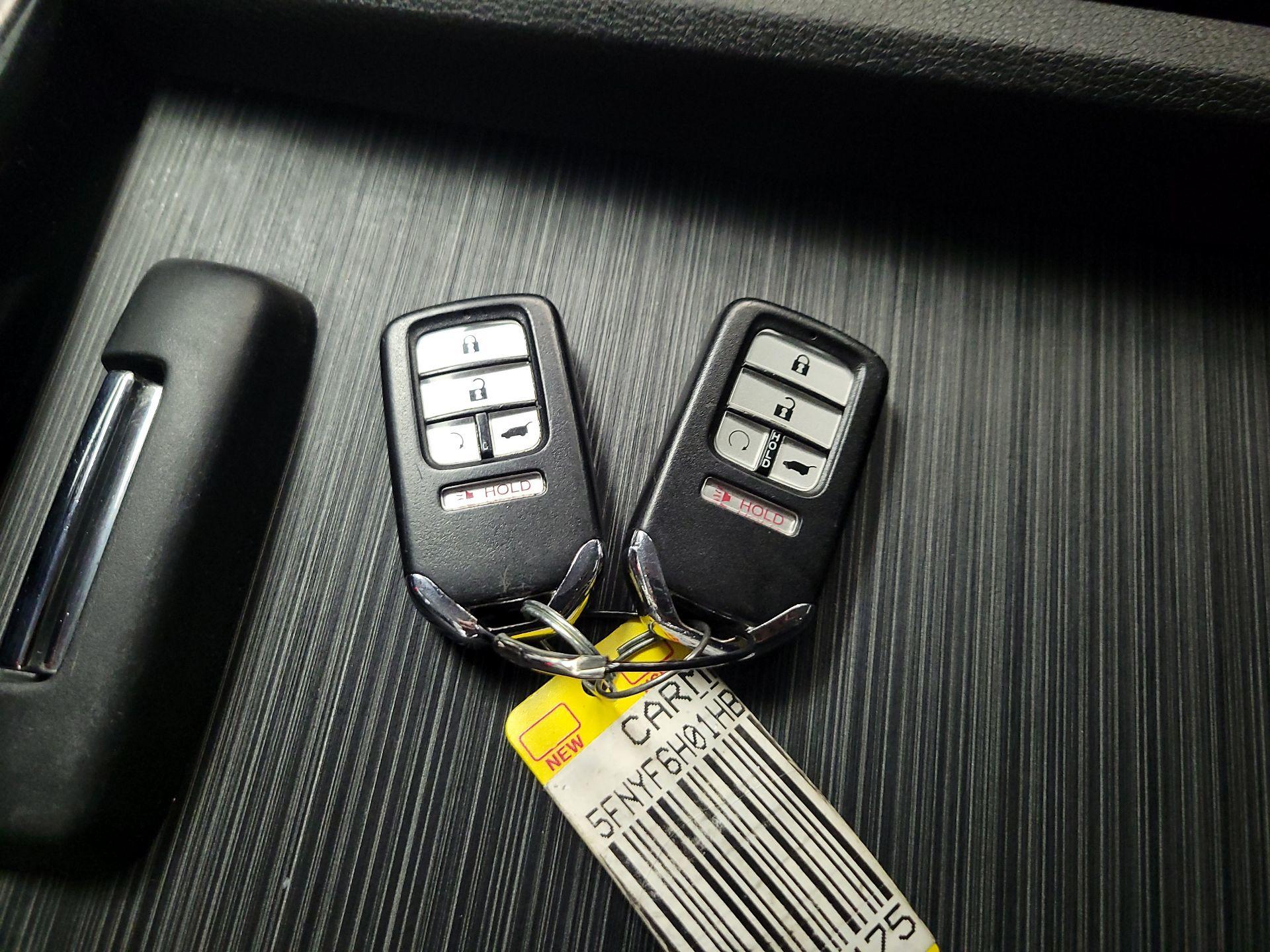 Thumbnail: 2017 Honda Pilot - 18