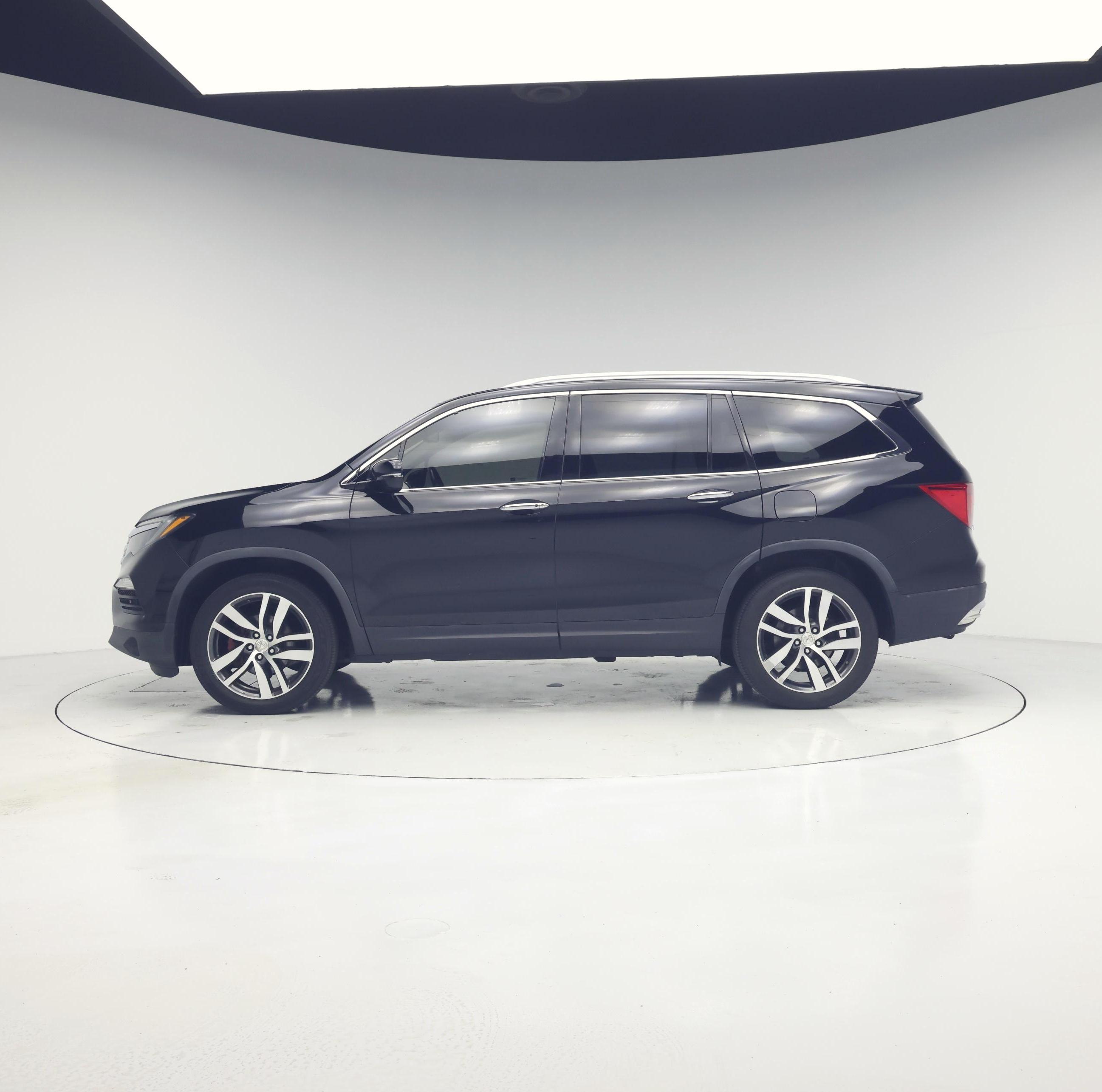 Thumbnail: 2017 Honda Pilot - 3