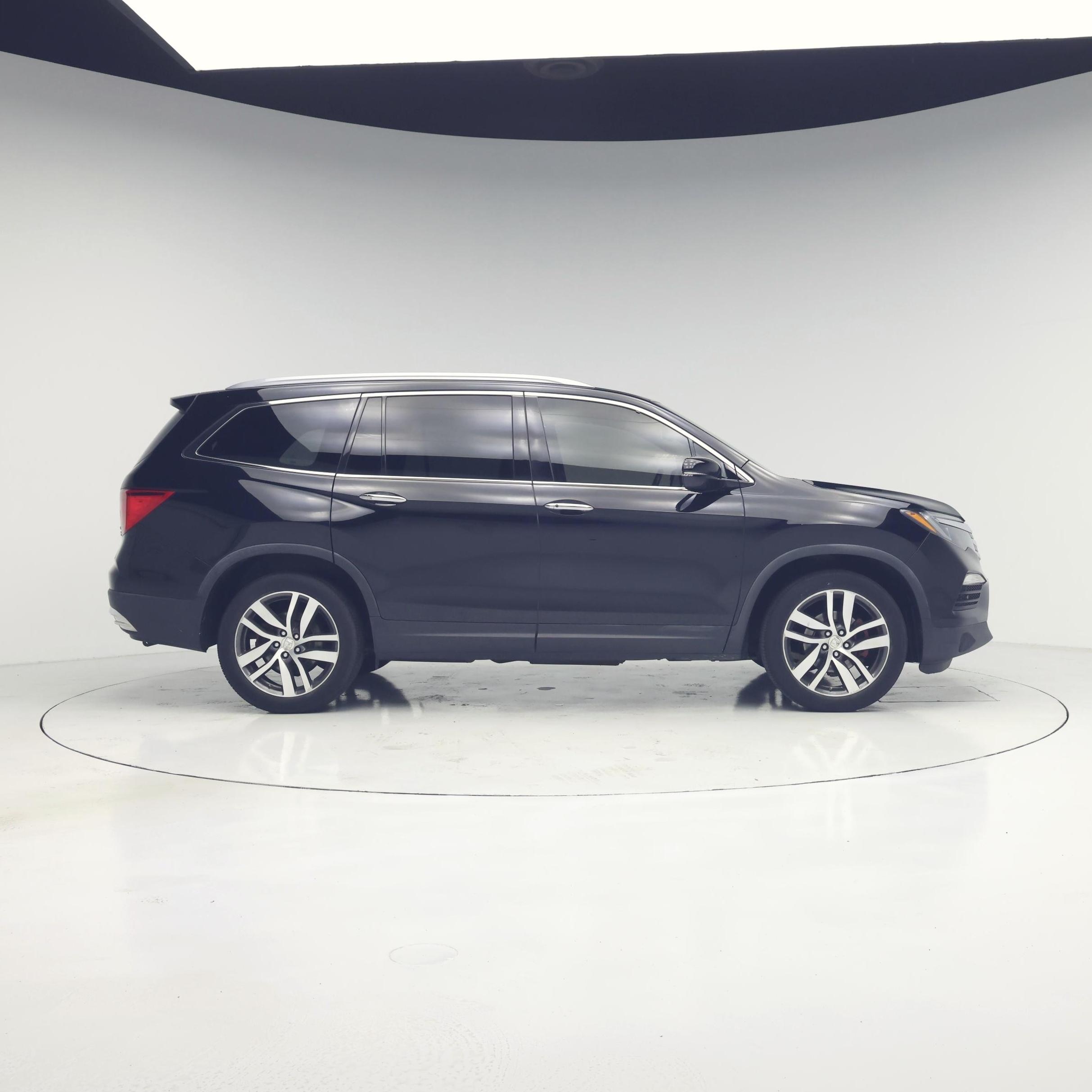 Thumbnail: 2017 Honda Pilot - 7