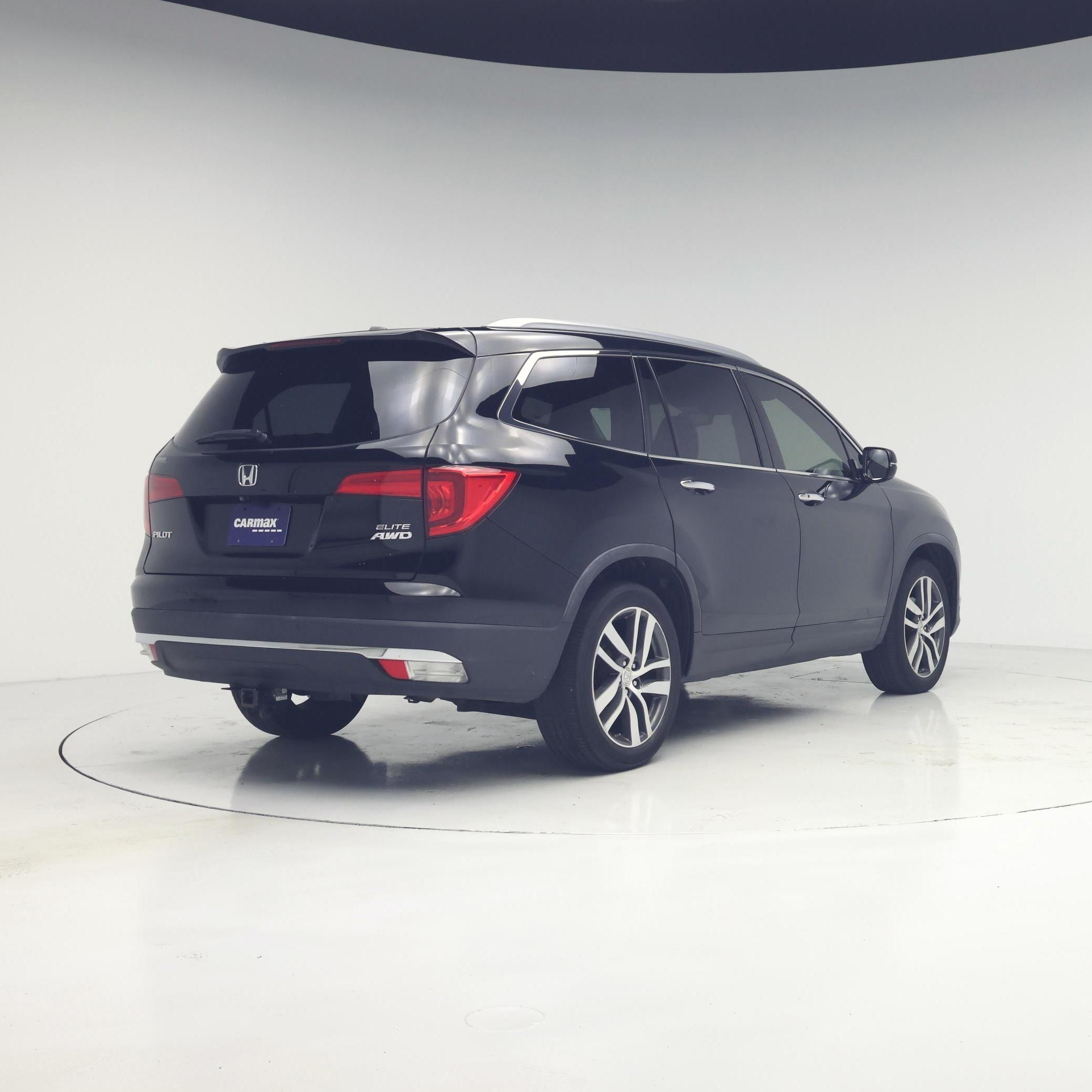 Thumbnail: 2017 Honda Pilot - 8