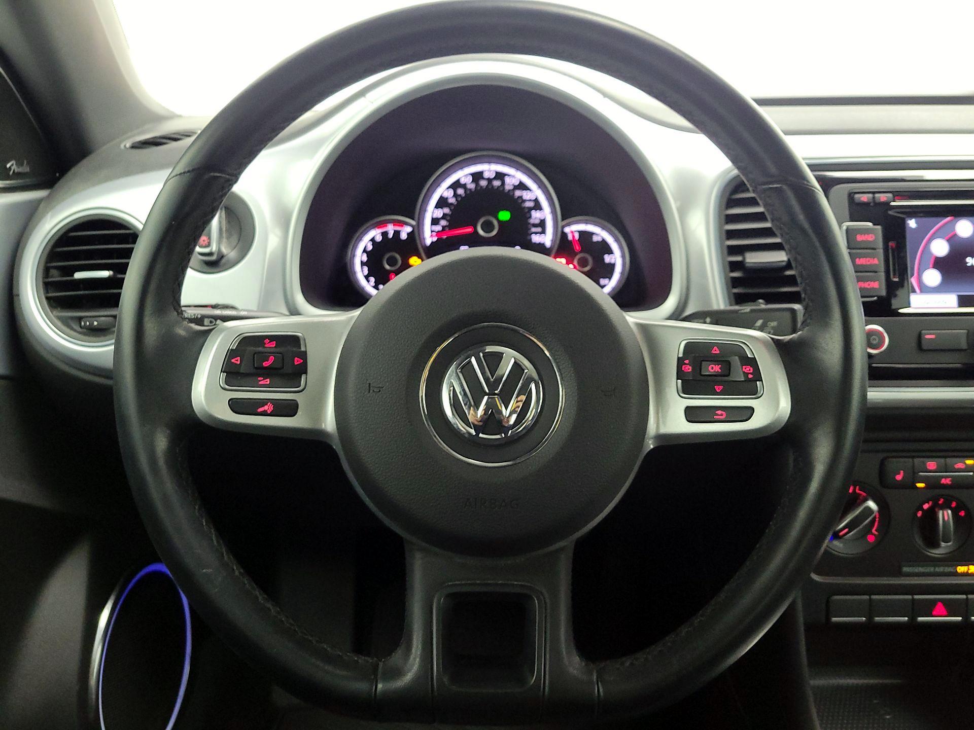 Thumbnail: 2014 Volkswagen Beetle - 10