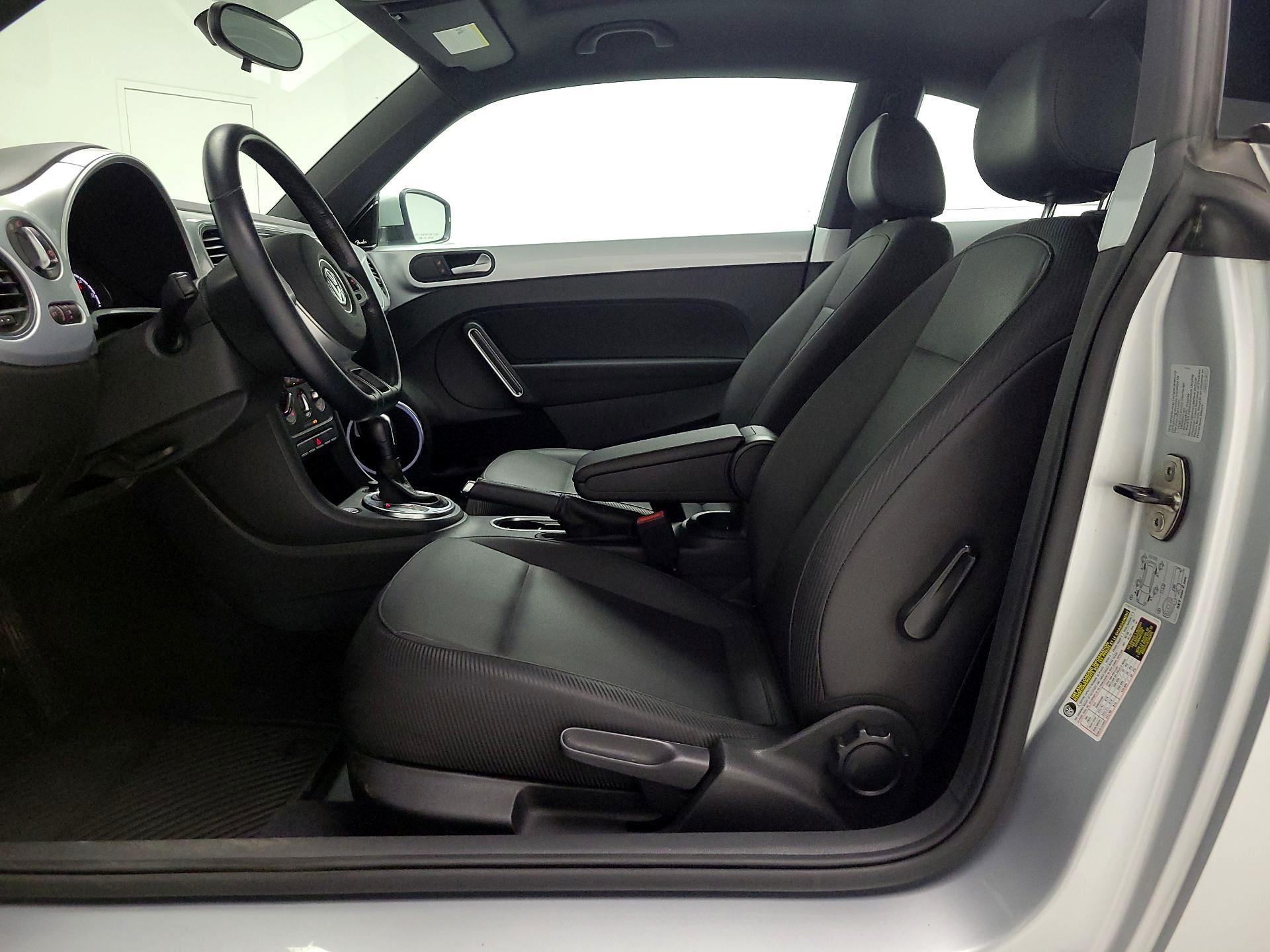 Thumbnail: 2014 Volkswagen Beetle - 11