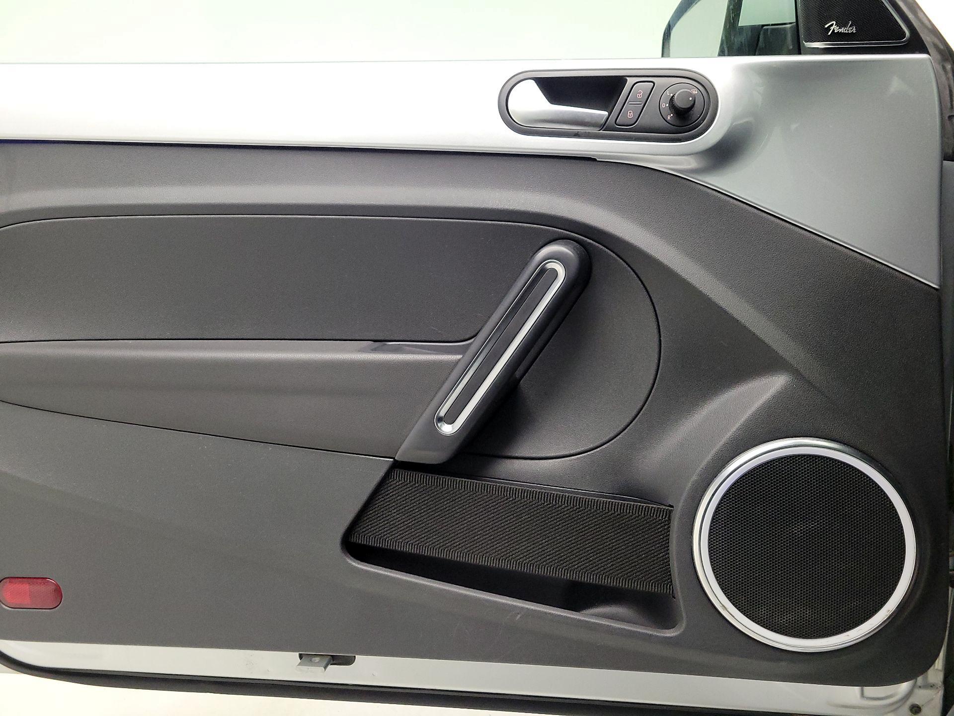 Thumbnail: 2014 Volkswagen Beetle - 12